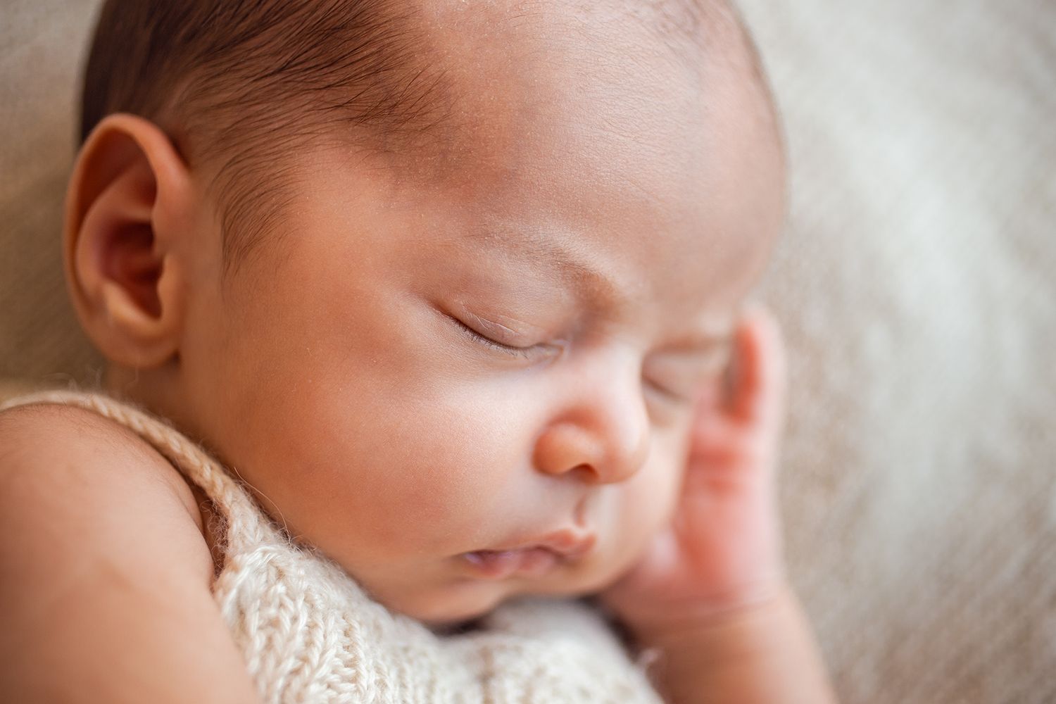 newborn-face-closeup
