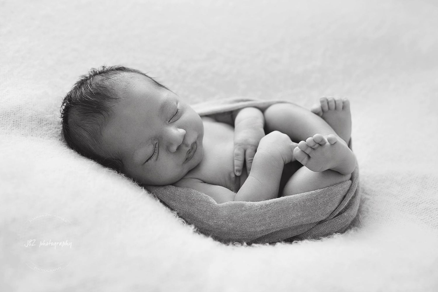 newborn-wrapped-black-and-white