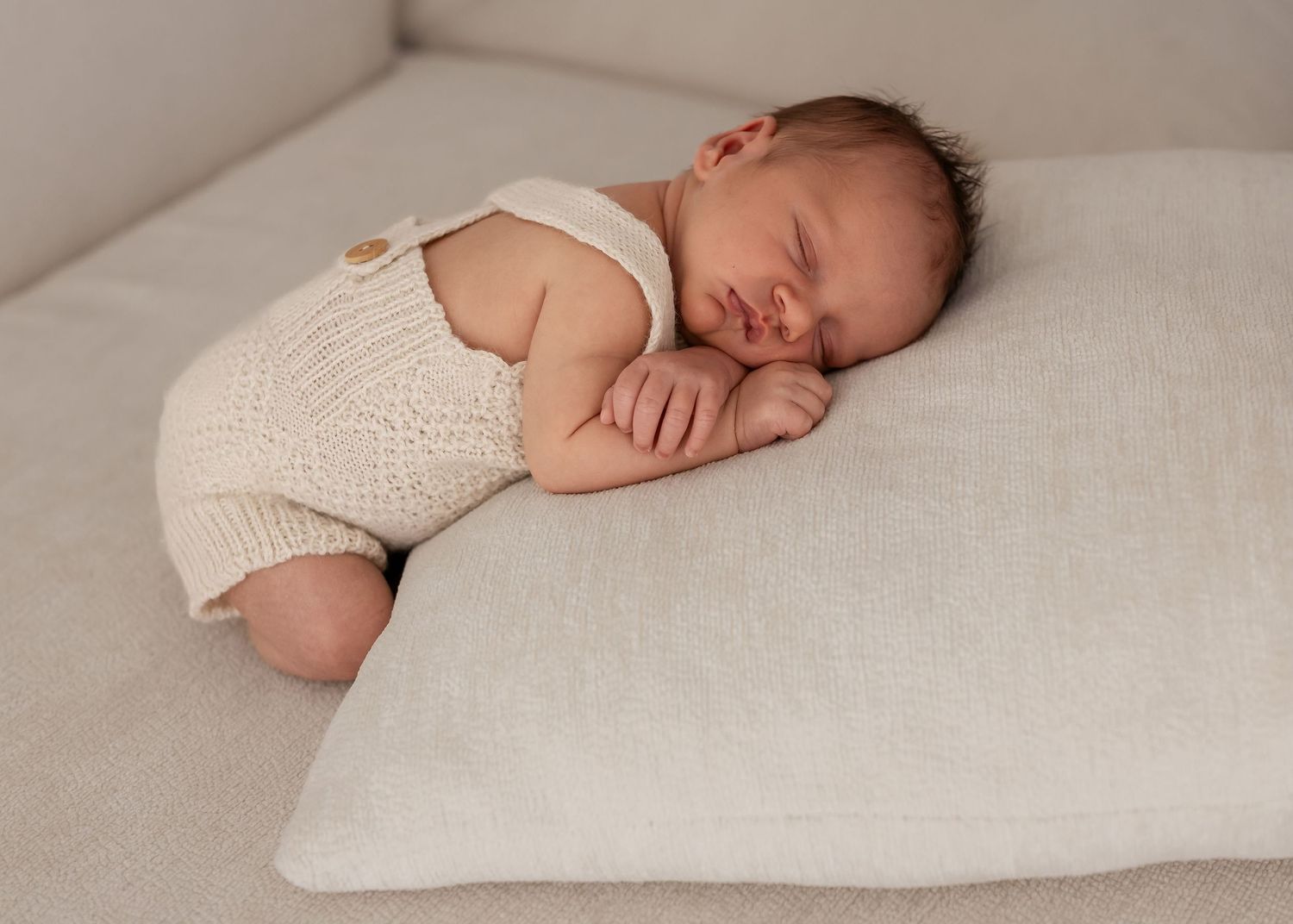 newborn-pillow-pose