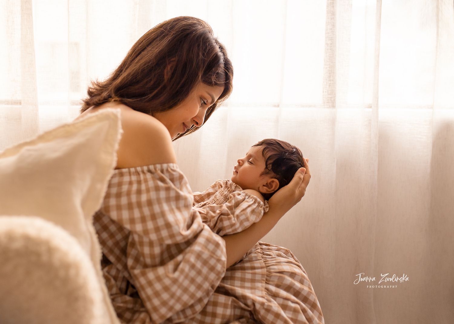 mum-and-newborn-studio