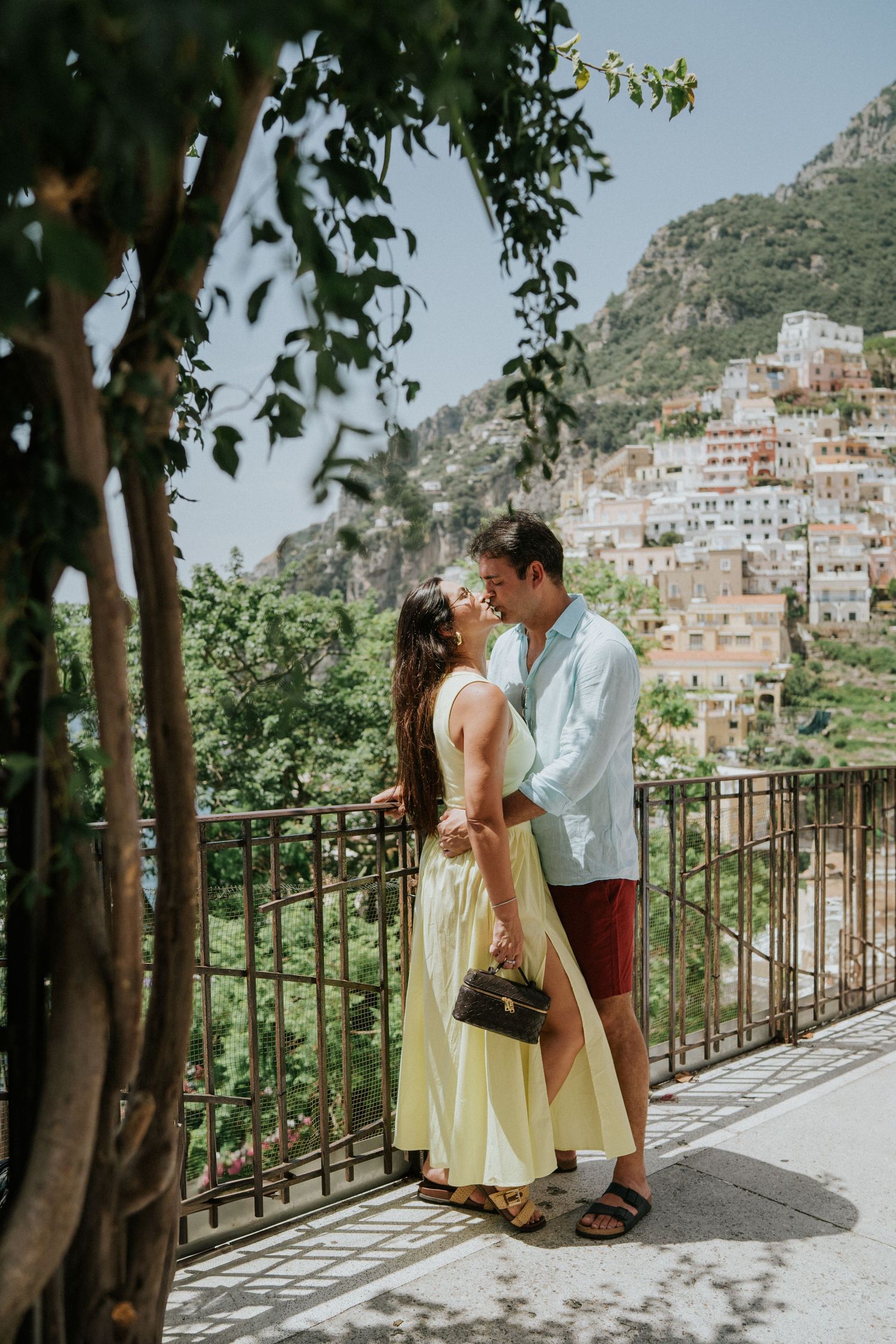 Ensaio fotográfico romântico em Capri, Costa Amalfitana, e Roma registrado com estilo autêntico.