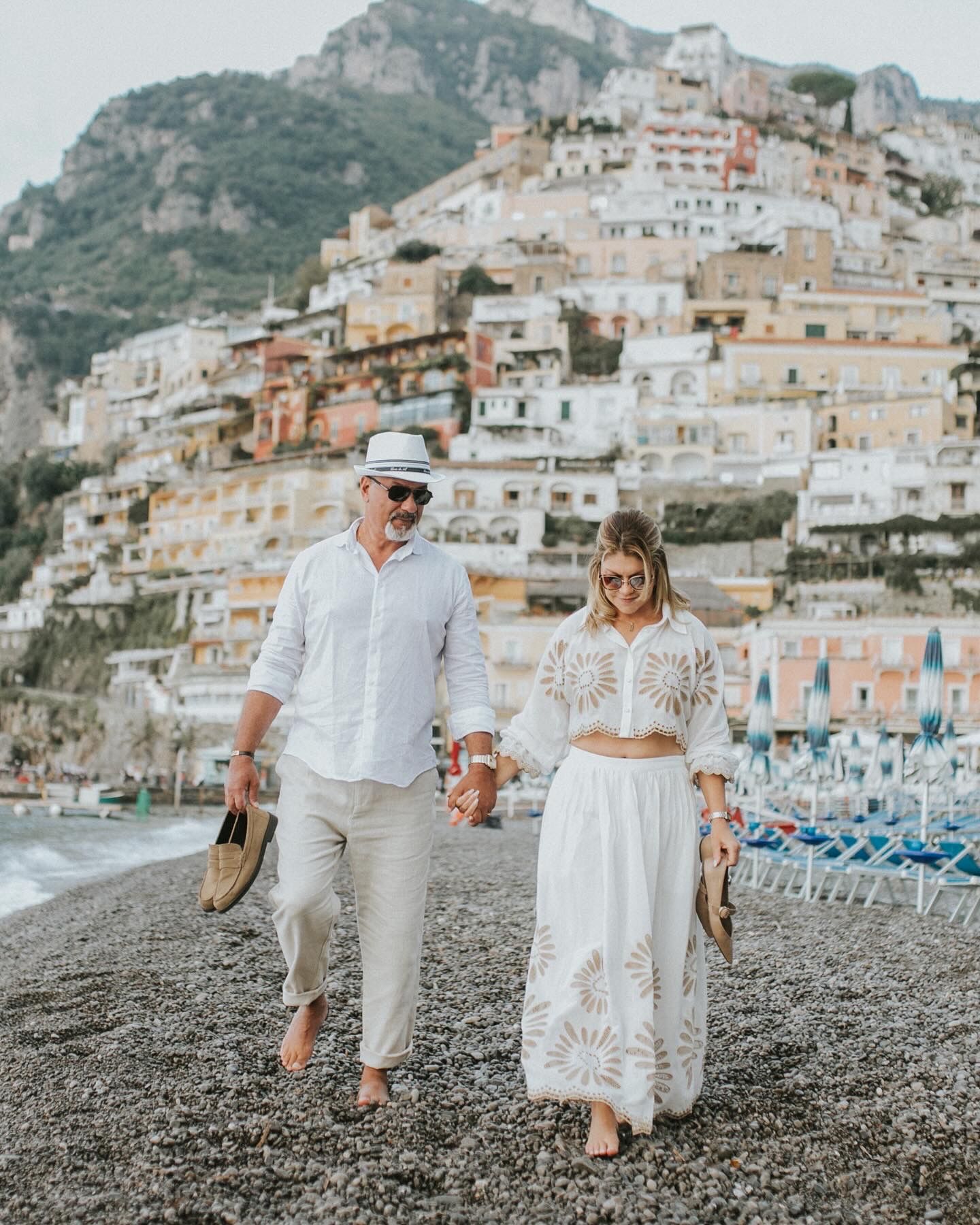 Ensaio fotográfico romântico em Capri, Costa Amalfitana, e Roma registrado com estilo autêntico.