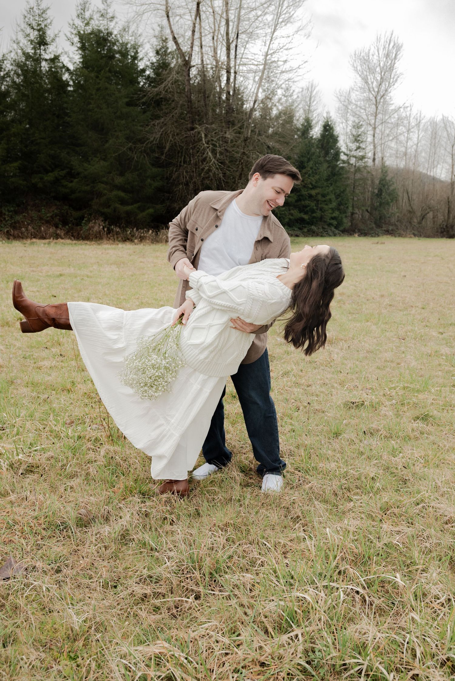 Deming, Washington, A couple in a grassy field performs a romantic dip pose in a series of progressive shots.