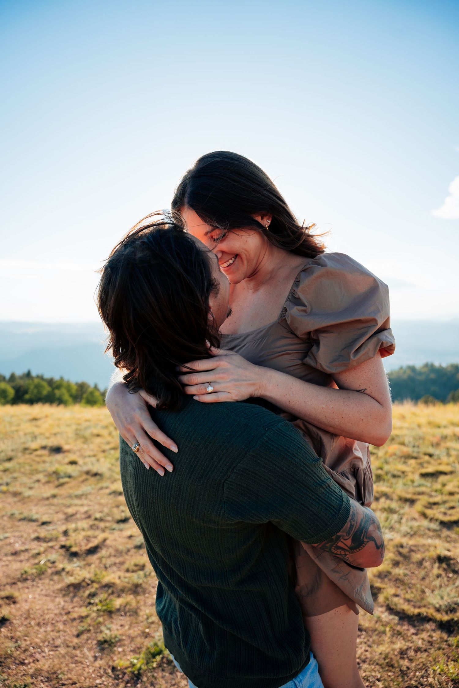Man picking up woman to kiss her