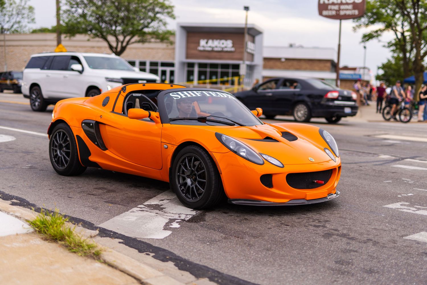 Kina-Photography - Woodward Dream Cruise 2025 Royal Oak Michigan-Lotus Full Vehicle