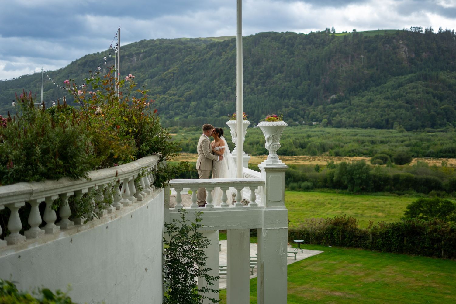 Plas Maenan wedding photographer. North-Wales wedding photographer