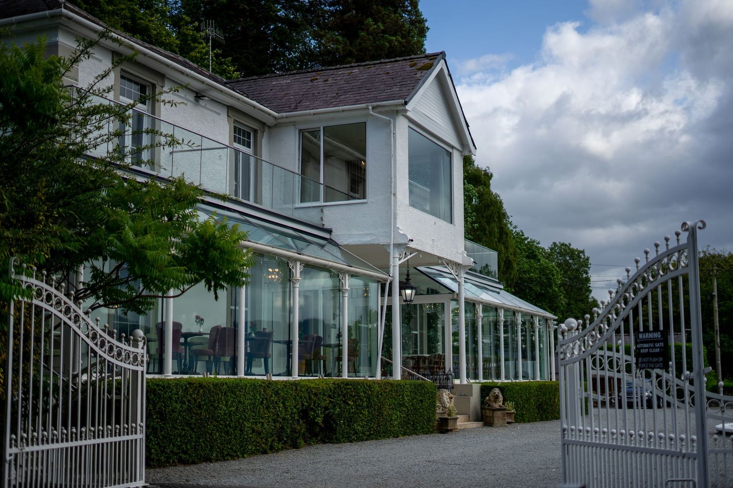 Plas Maenan wedding photographer. North-Wales wedding photographer
