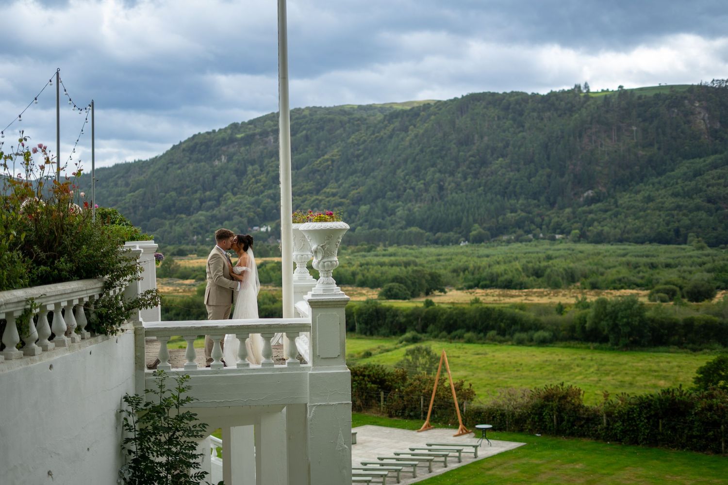 Plas Maenan wedding photographer. North-Wales wedding photographer