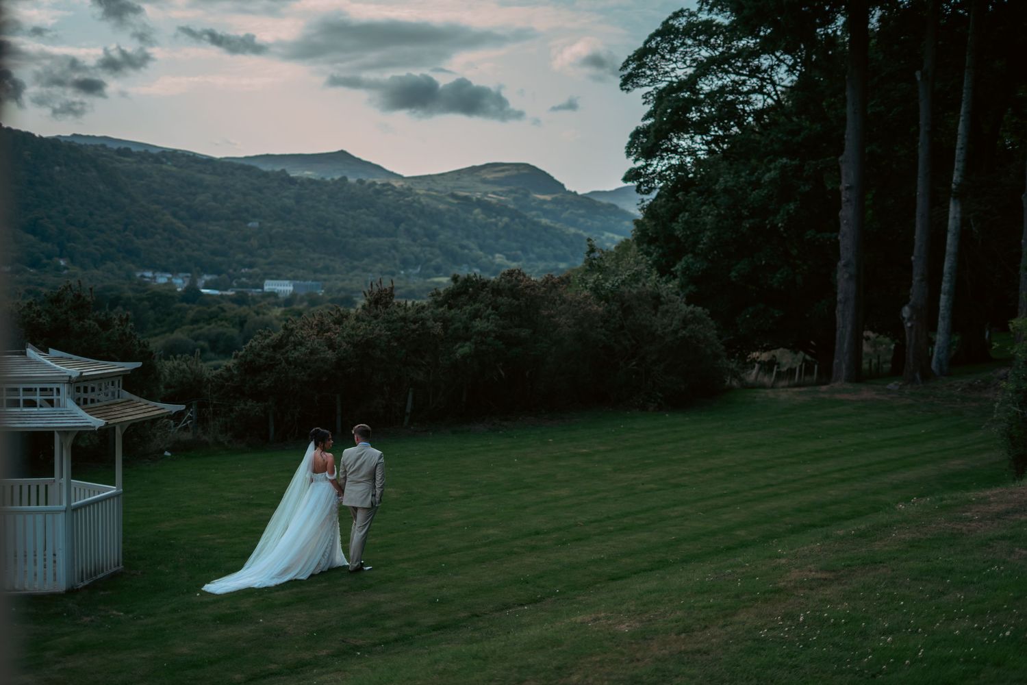 Plas Maenan wedding photographer. North-Wales wedding photographer