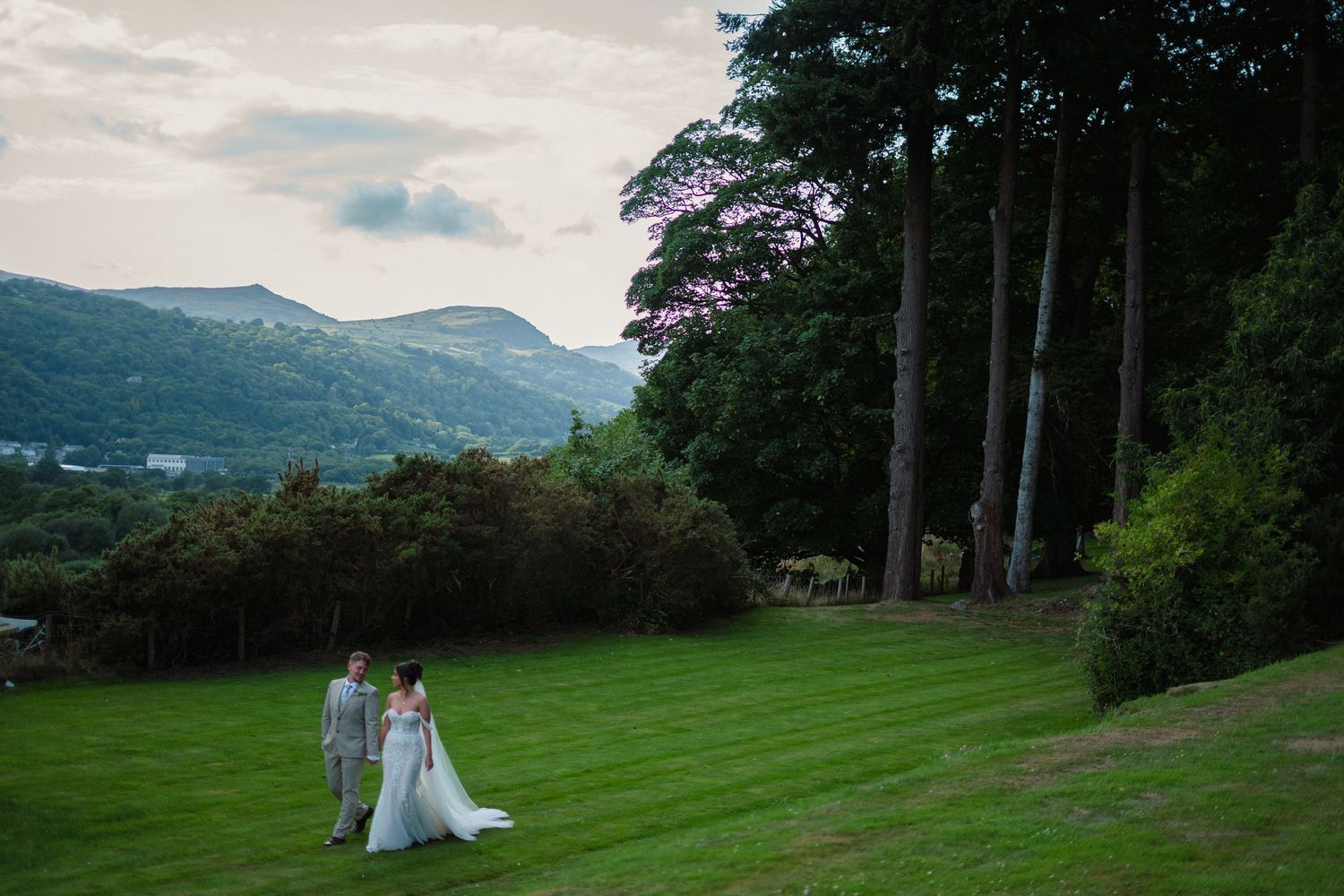 Plas Maenan wedding photographer. North-Wales wedding photographer