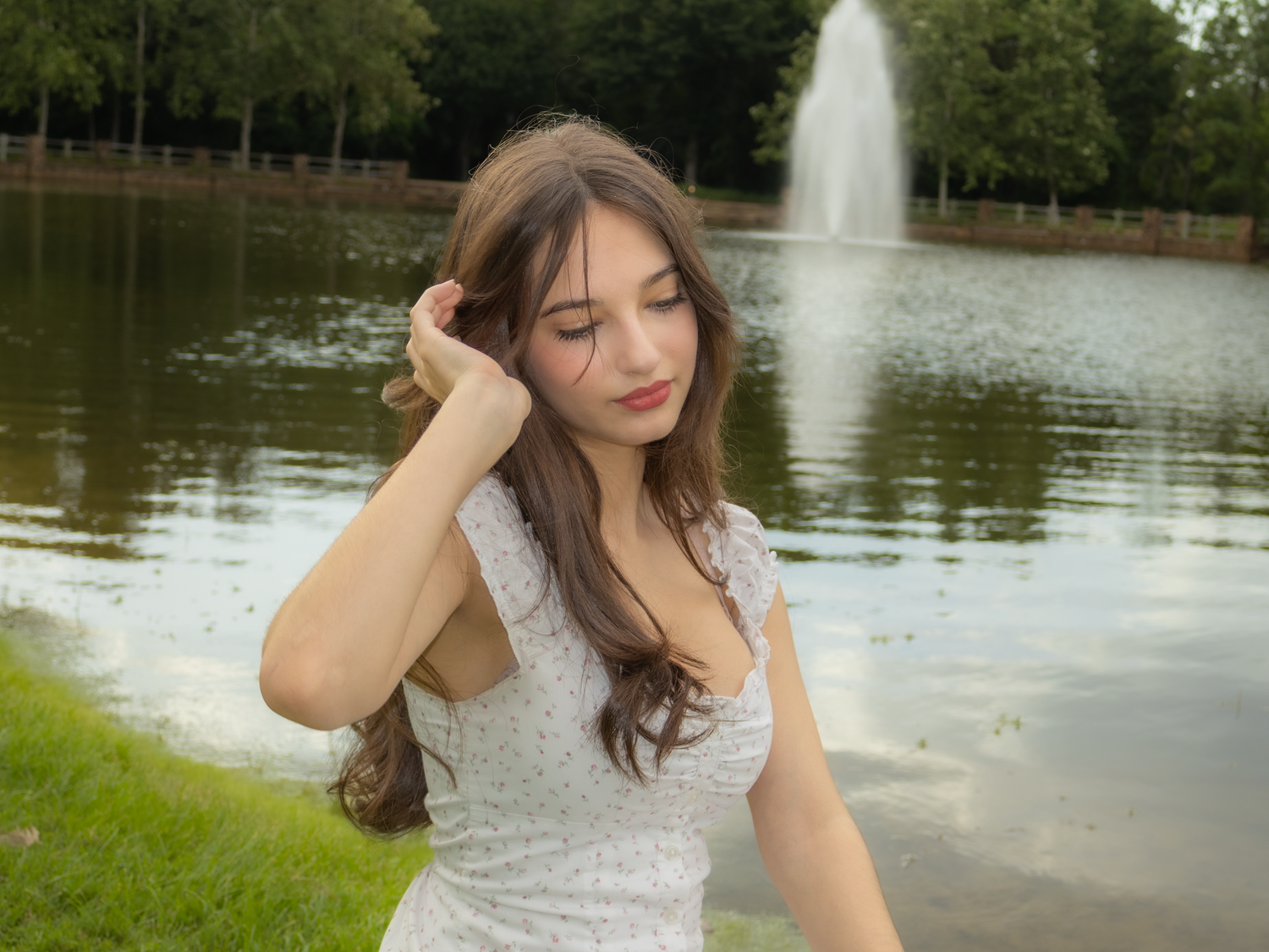 Aesthetic girl in front of fountain