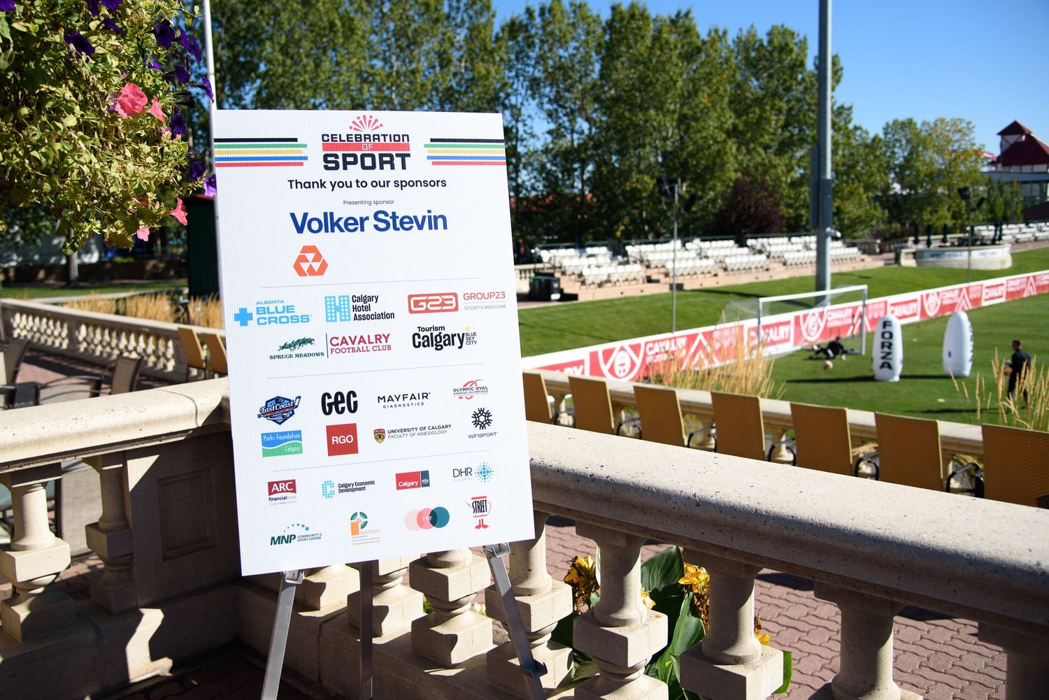 Salampsori Sport sponsor board featuring Volker Stevin at an outdoor sports event on a sunny day.