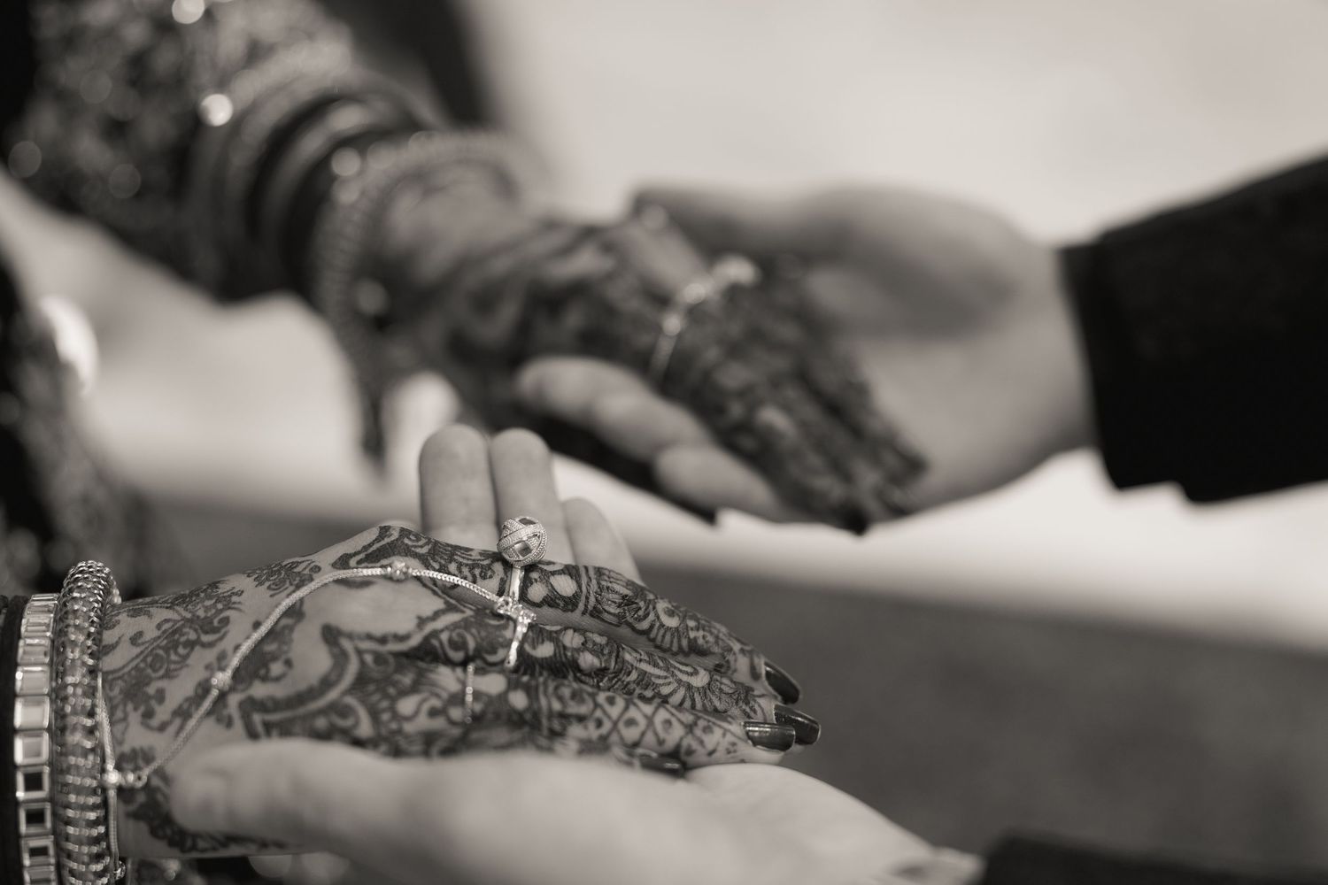 couple photoshoot of hands holding in black and white photography.