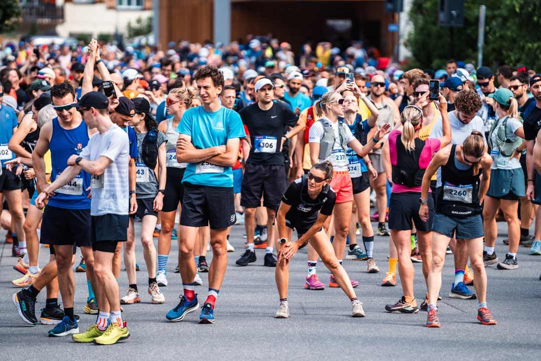 Einwärmen für den Start des Xtrail Trailrin Rennen in Klosters