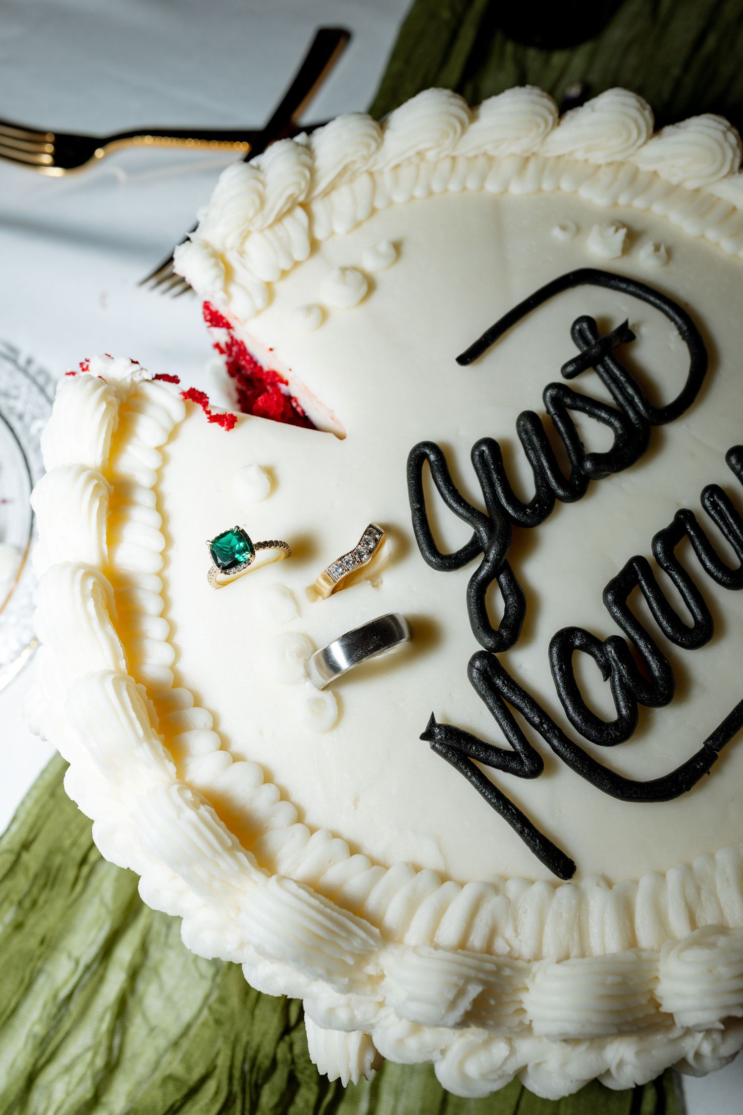 White decorated cake with 'Just Married' text and piped frosting details.