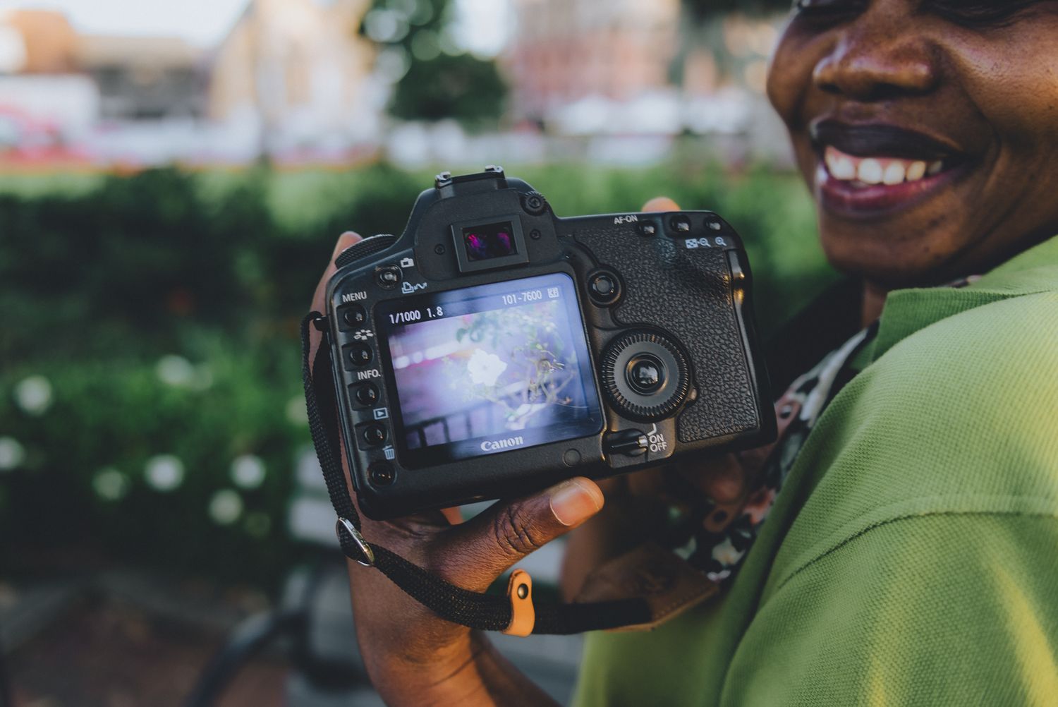 beginner photography student learning macro photography - Zara King Photography