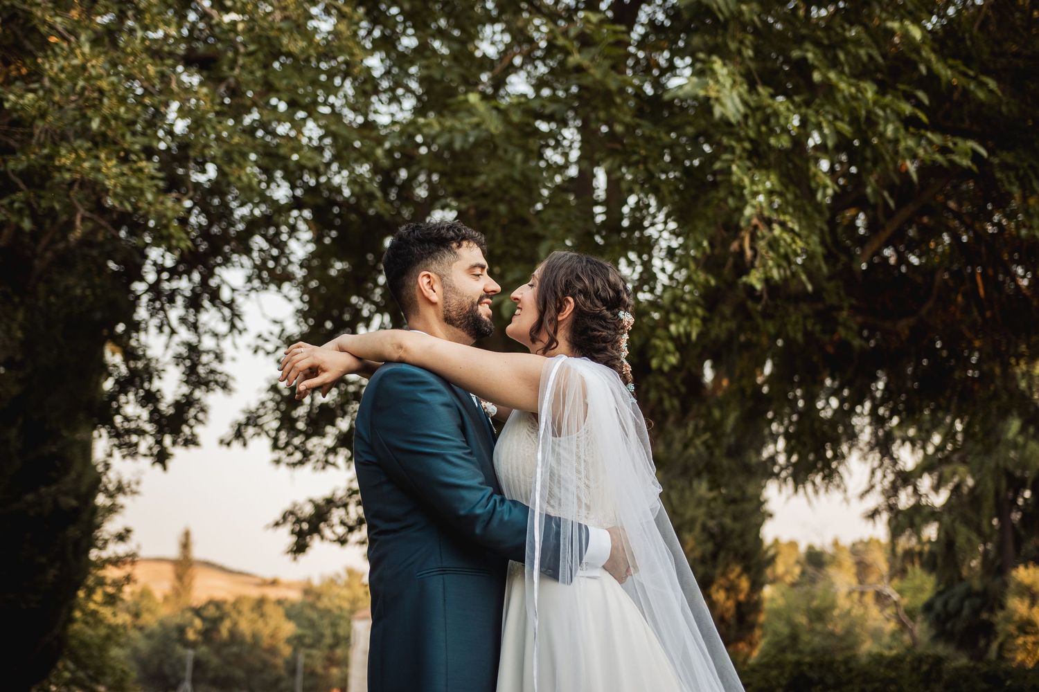 Sesión de pareja tras la boda en parque de Coslada