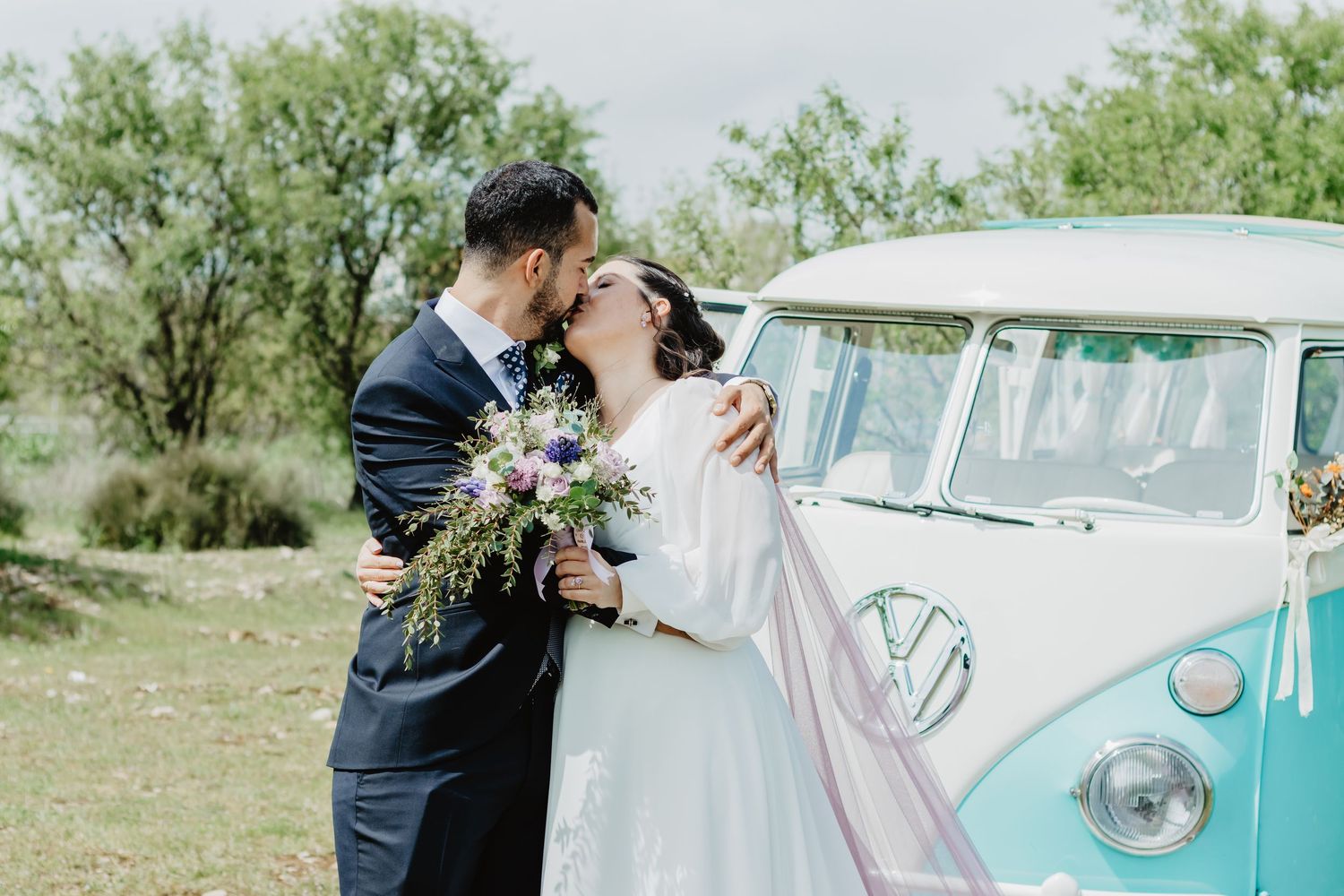 Detalle del vestido de novia en reportaje en Coslada – Madrid