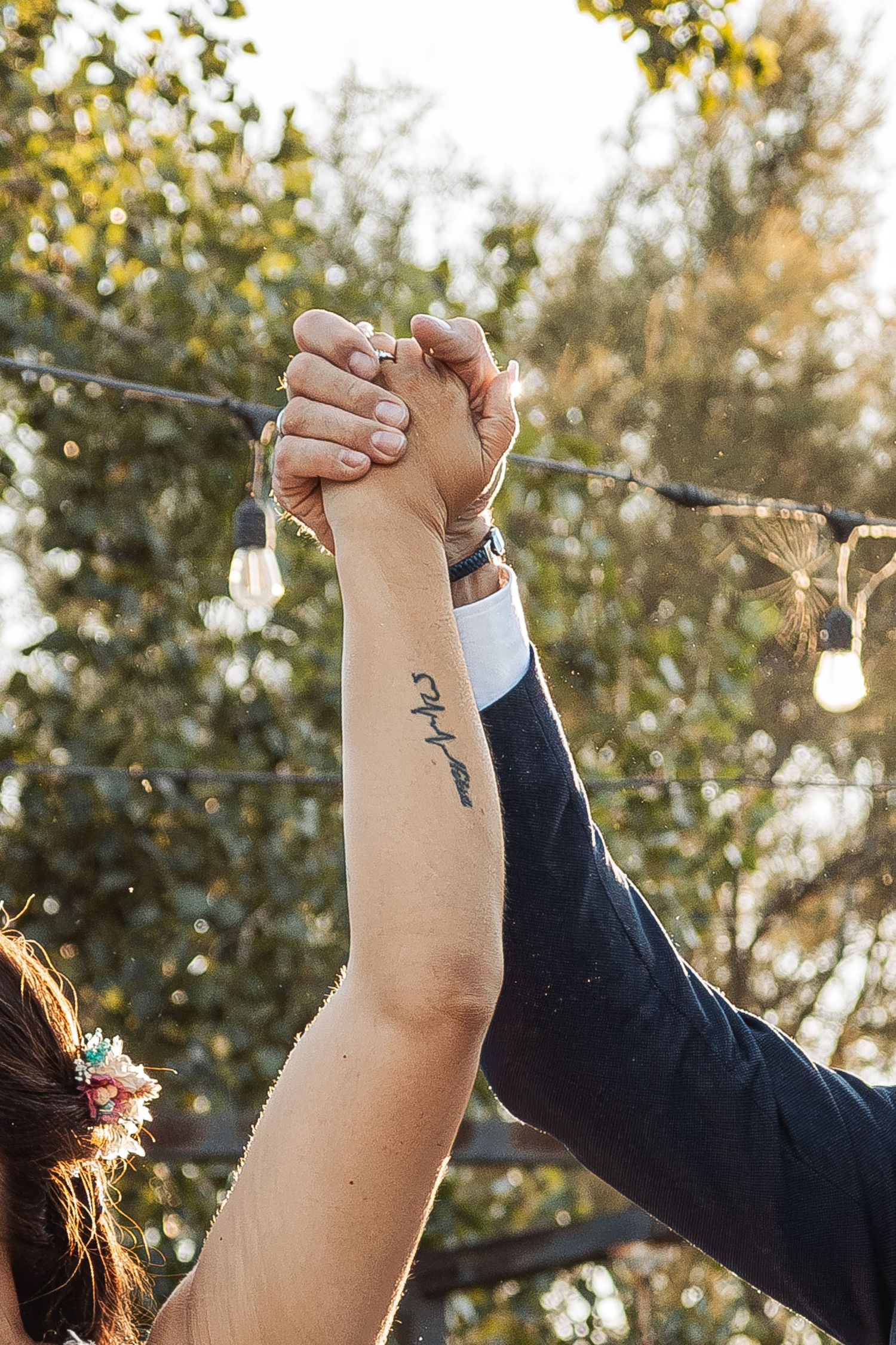 Fotografía de los anillos de boda en ceremonia en Coslada