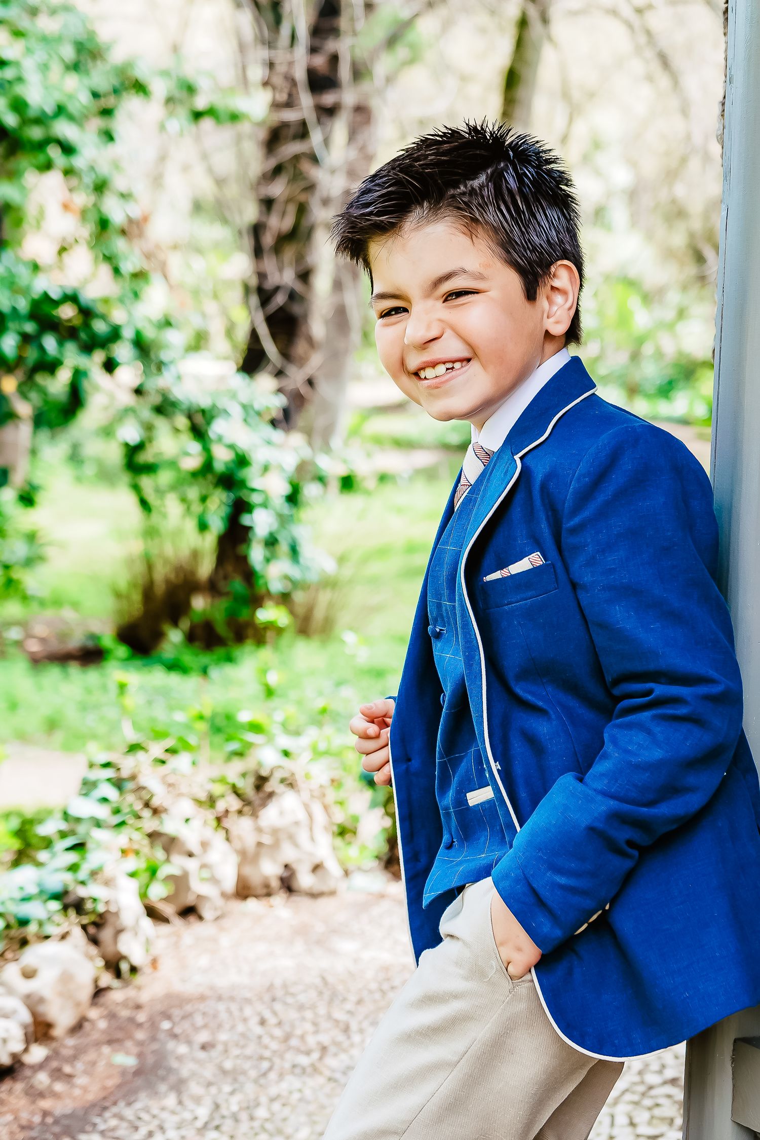 Niño de comunión con traje marinero en sesión en Madrid