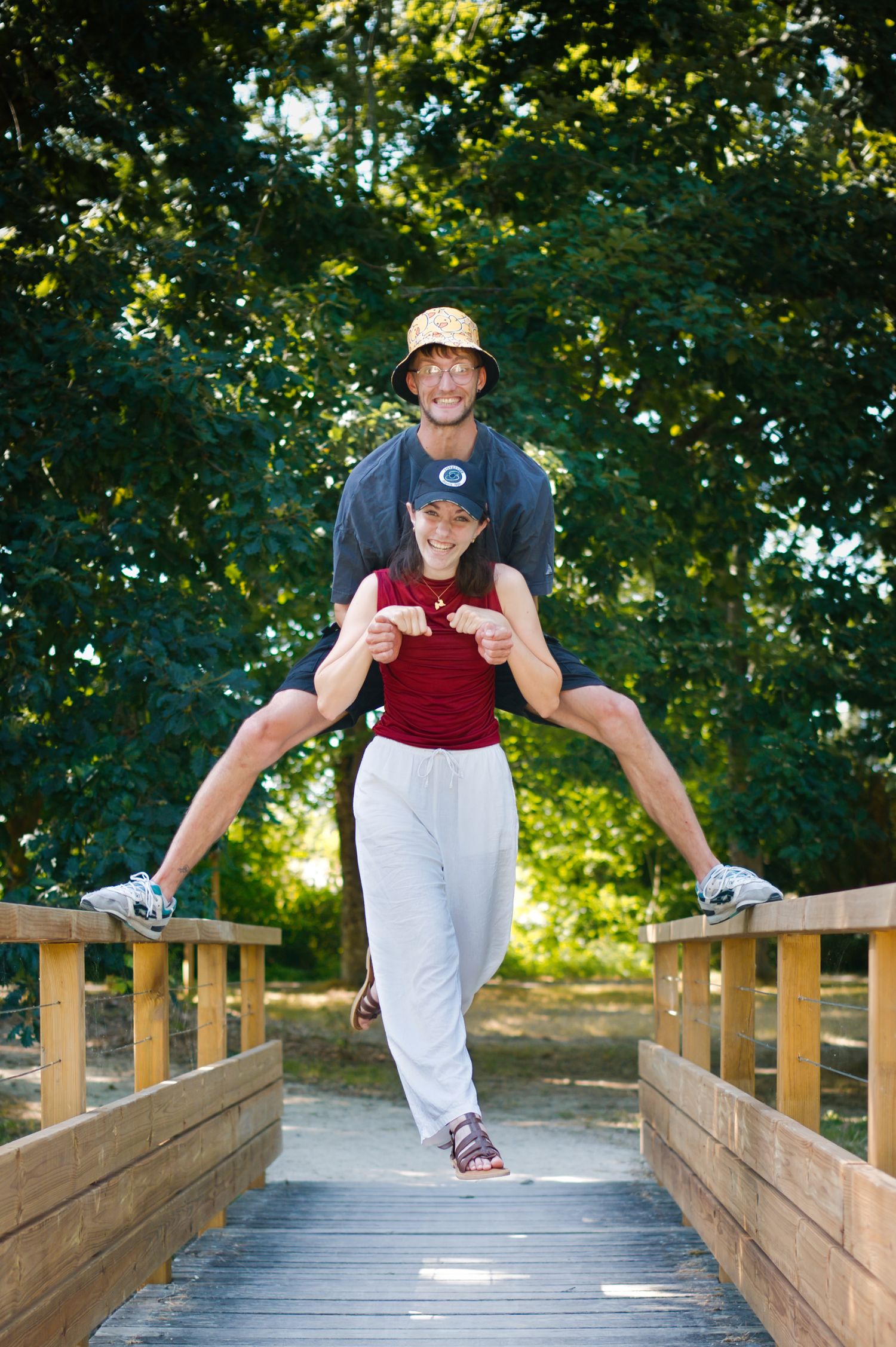 Photos rigolotes entre amis sur un pont par Steph Lecaudé