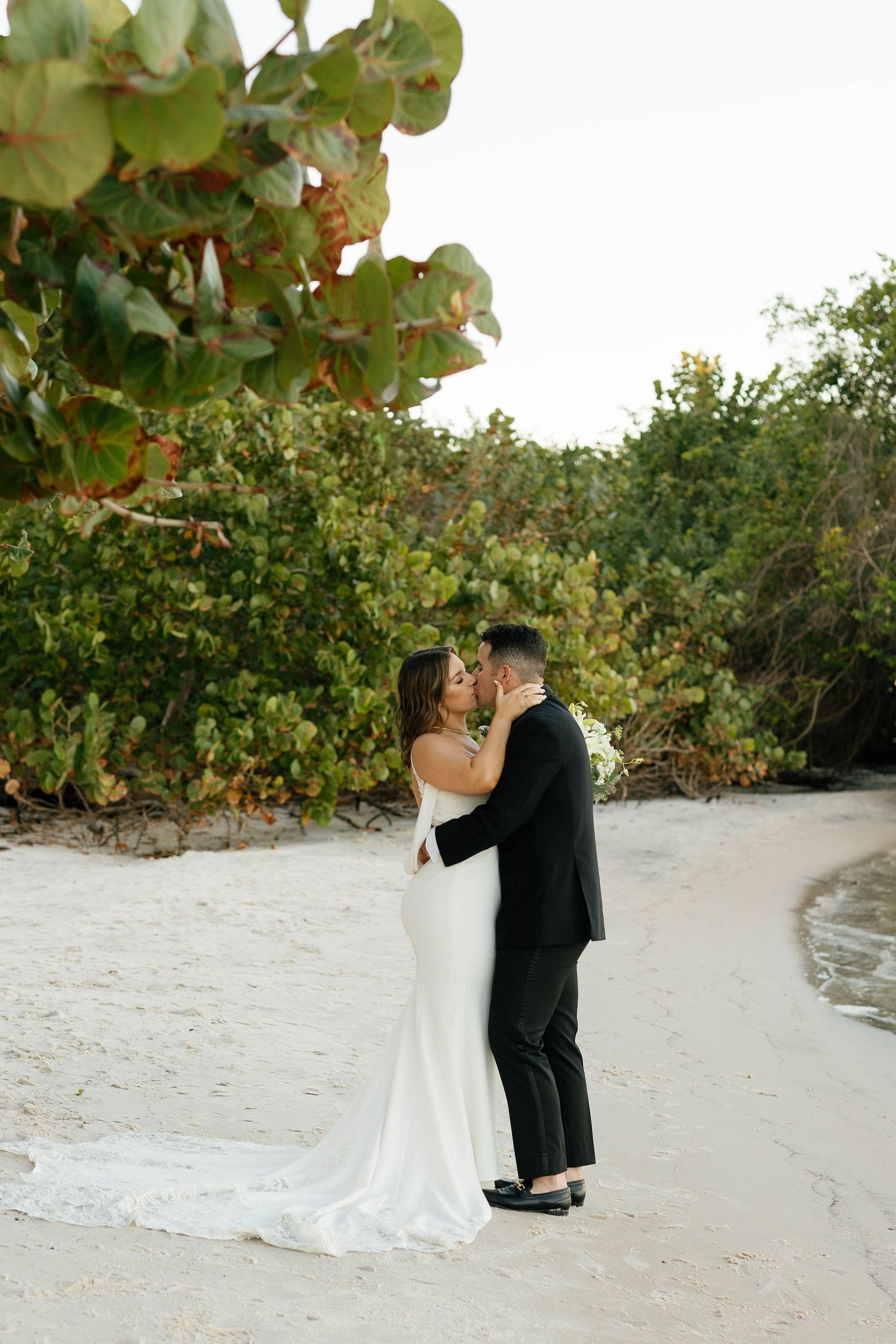 Wedding photographer in Jensen beach at the tuckahoe mansion
