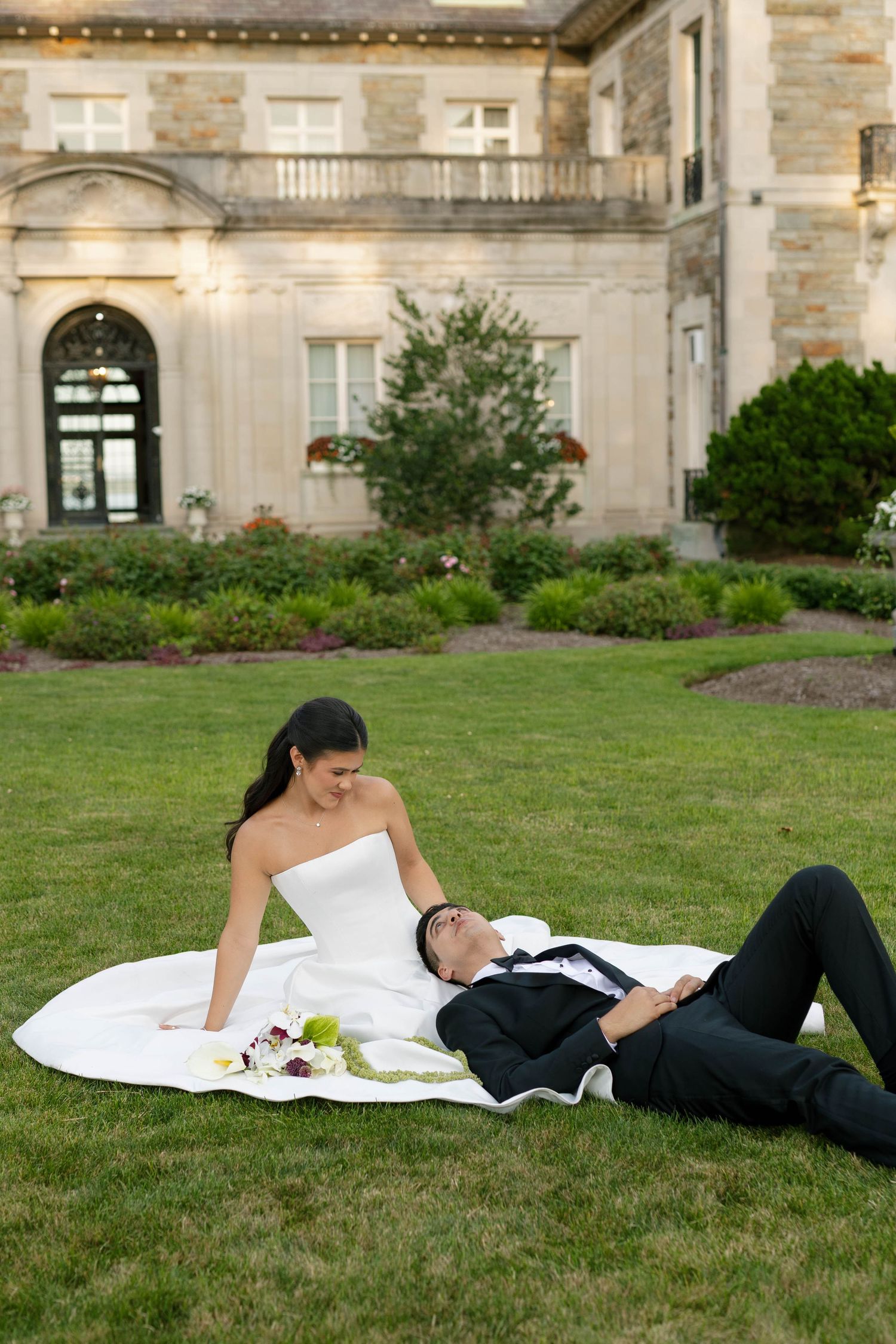 Wedding Photos of Bride and Groom at the Aldrich Mansion in Newport Rhode Island