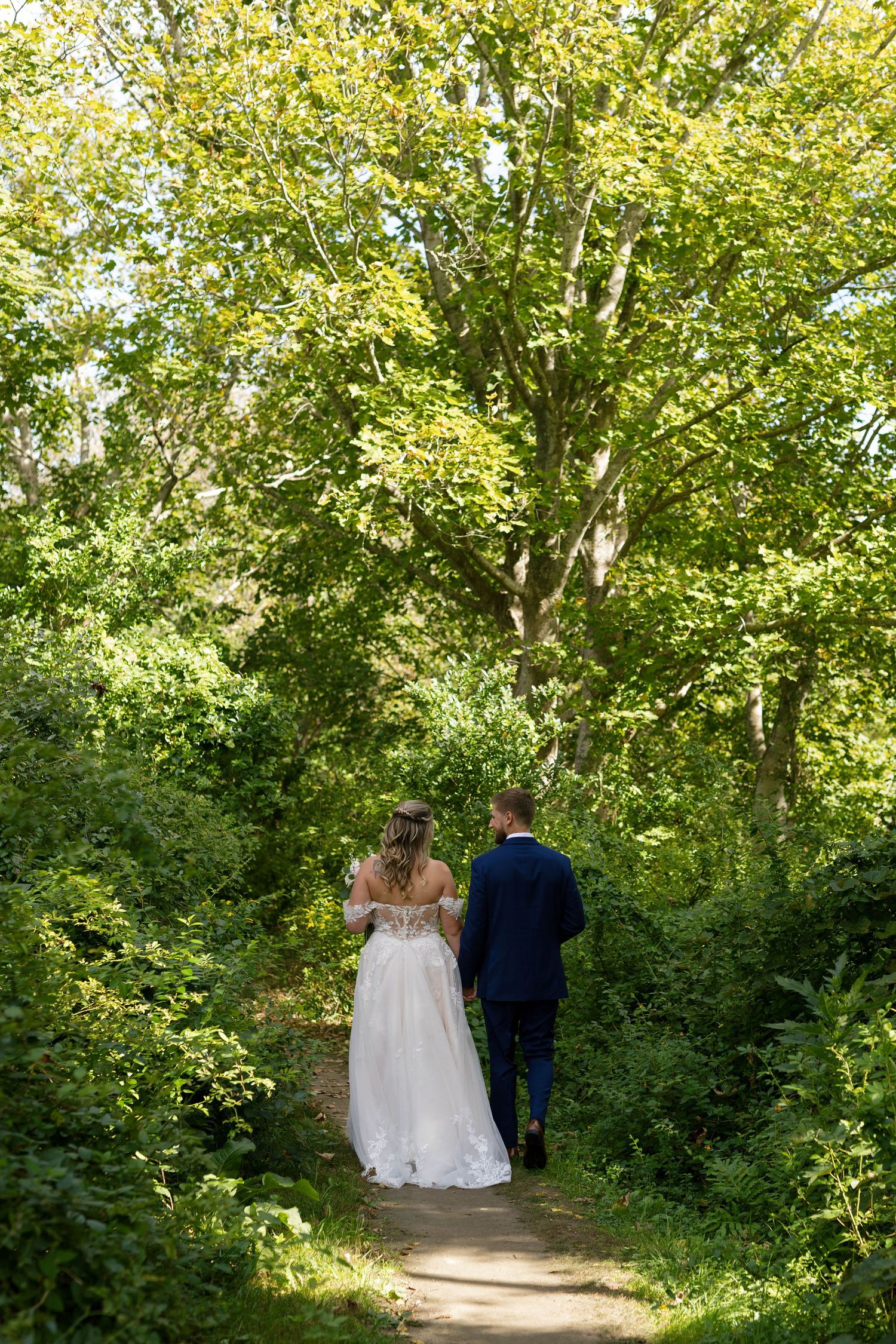 Block Island elopement photographer capturing timeless, true-to-color weddings at Clay Head Beach, Mohegan Bluffs & across Rhode Island.