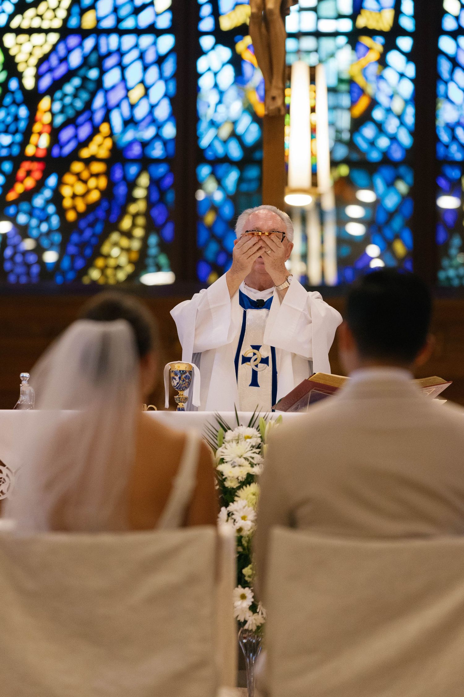 Catholic wedding photography at Aldrich Mansion in Warwick, Rhode Island, featuring a beautiful New England wedding celebration at the hist
