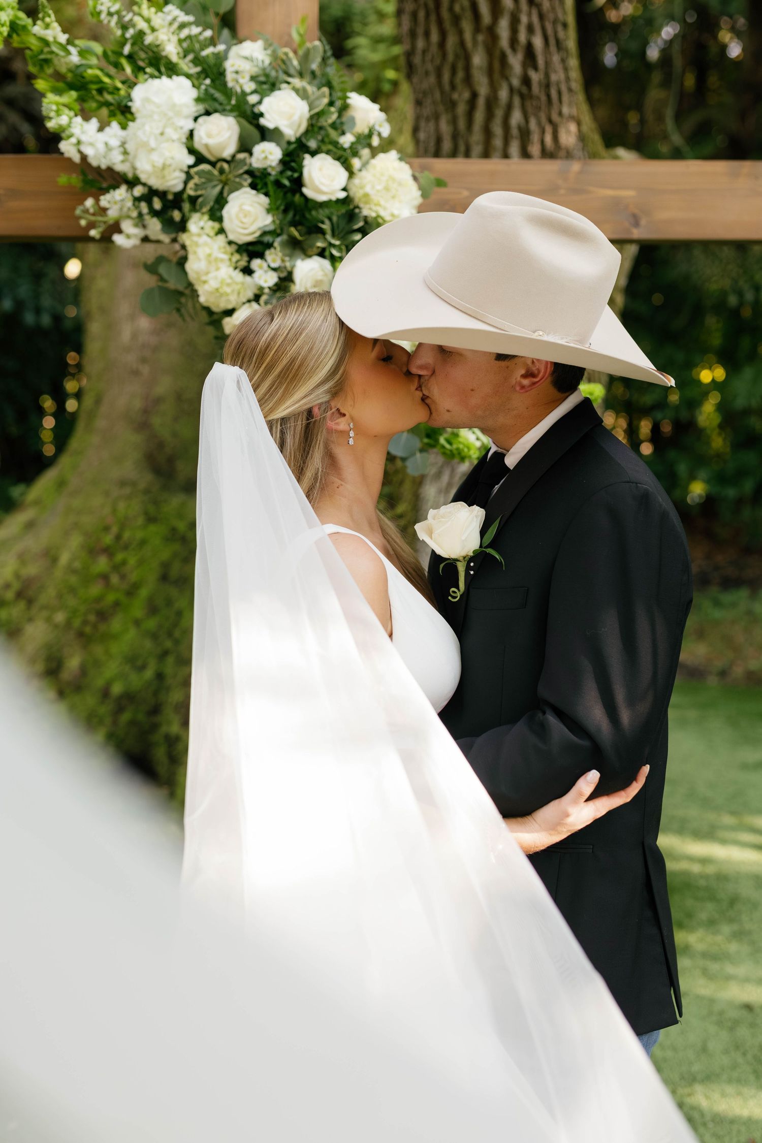 Vero Beach wedding photos, South Florida wedding photographer, timeless wedding photography, natural wedding moments, luxury coastal wedding