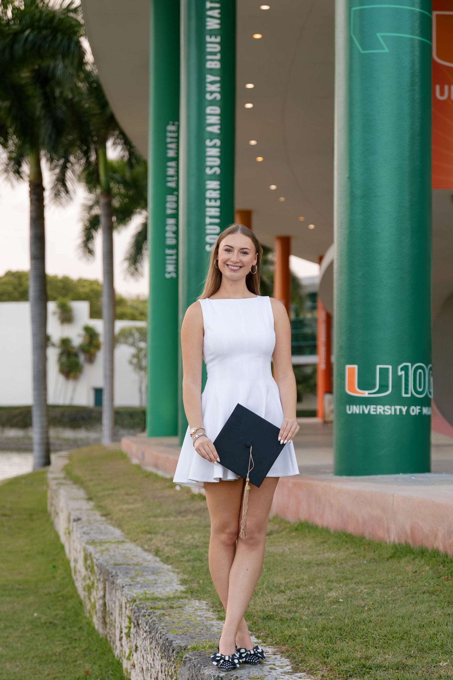 University of Miami graduation photographer offering timeless, true-to-color UMiami senior and grad photos in Coral Gables and Miami, FL.