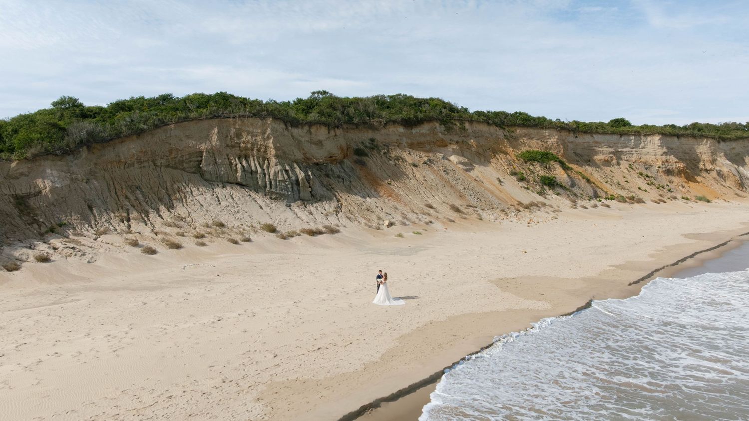 New England elopement photographer capturing timeless, true-to-color celebrations across Rhode Island, Connecticut & the New England coast.