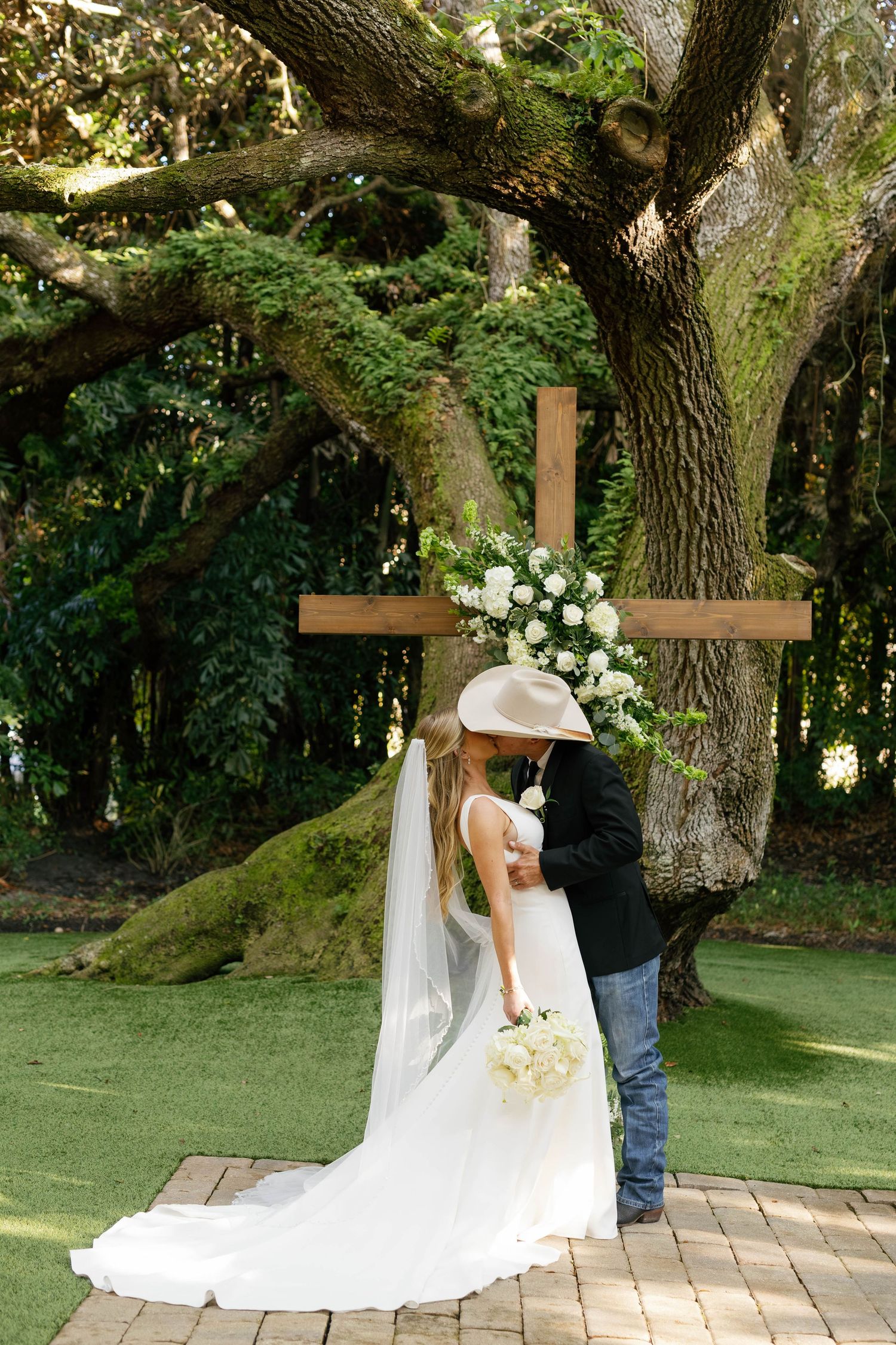 Vero Beach wedding photos, South Florida wedding photographer, timeless wedding photography, natural wedding moments, luxury coastal wedding