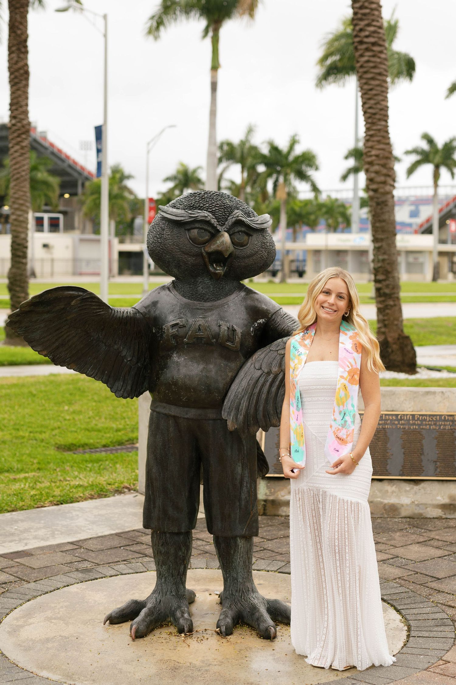Florida Atlantic University graduation photos in Boca Raton, Florida by South Florida senior photographer Daniella Dyan Photography.