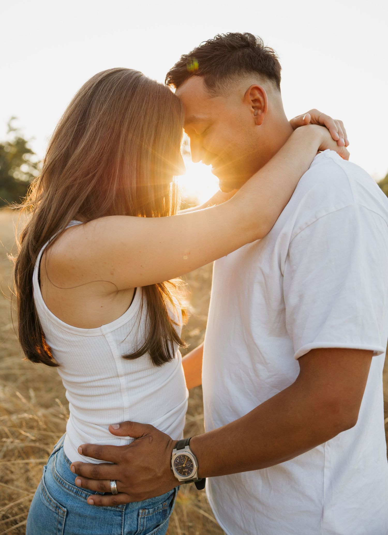 Couple embracing at golden hour during a romantic outdoor couples photography session in Washington.