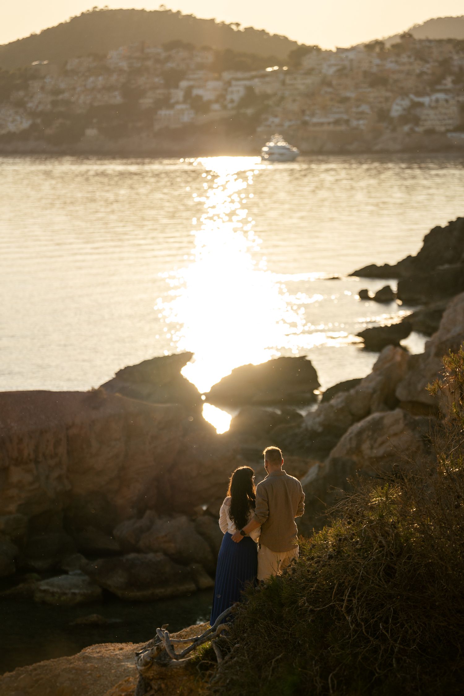 Paarfotoshooting in Peguera, Paarfotoshooting auf Mallorca, Fotoshooting am Strand, filmreife Fotos, Golden Hour, paguera, santa ponsa