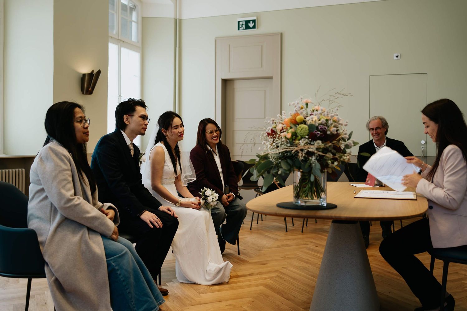 solothurn wedding photographer, civil wedding palais le besenval, civil wedding photographer in solothurn, town hall wedding solothurn photo
