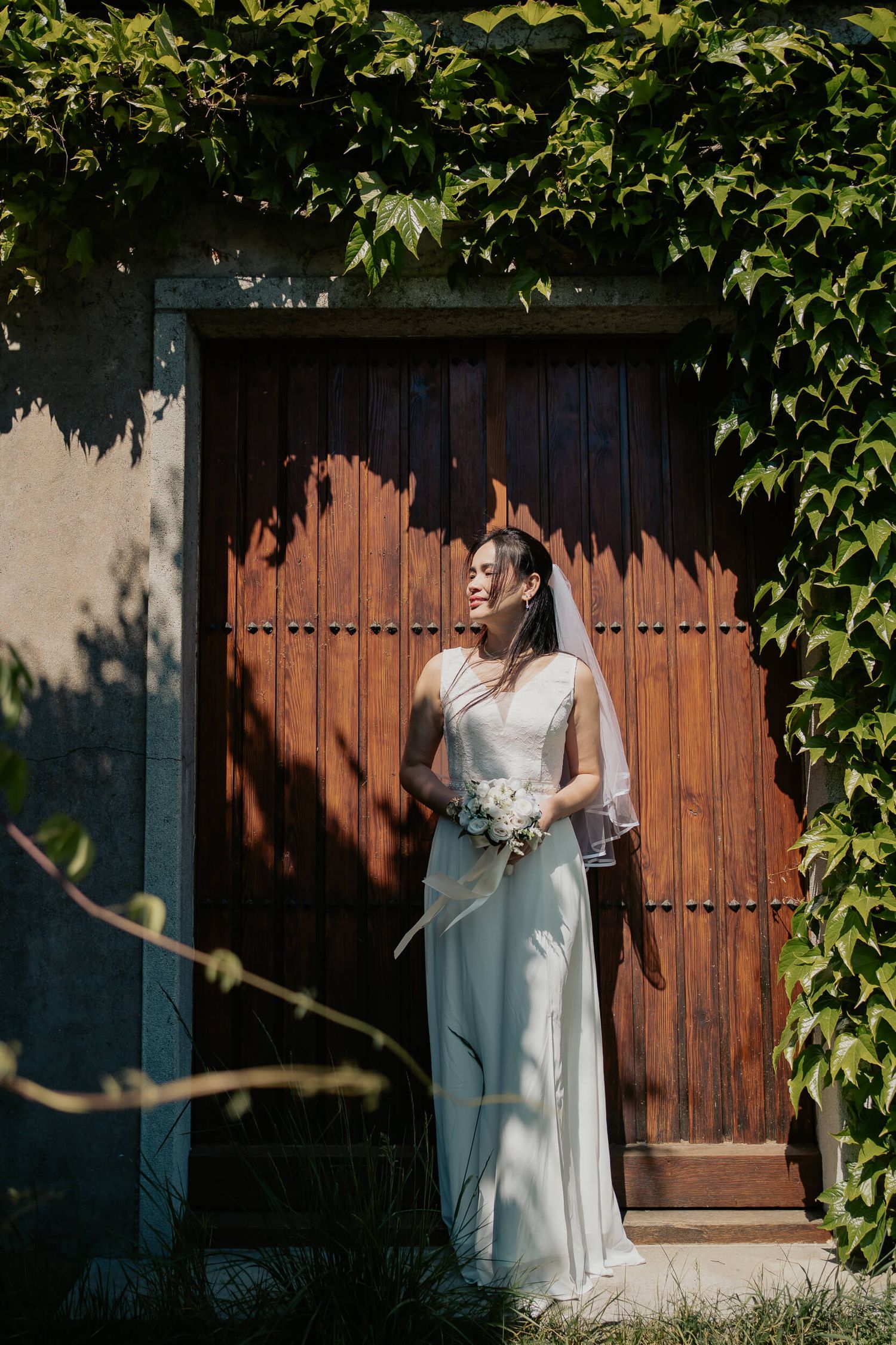 Cinematic play couple photoshoot, solothurn civil wedding photoshoot, wedding photographer palais le besenval, bridal portraits