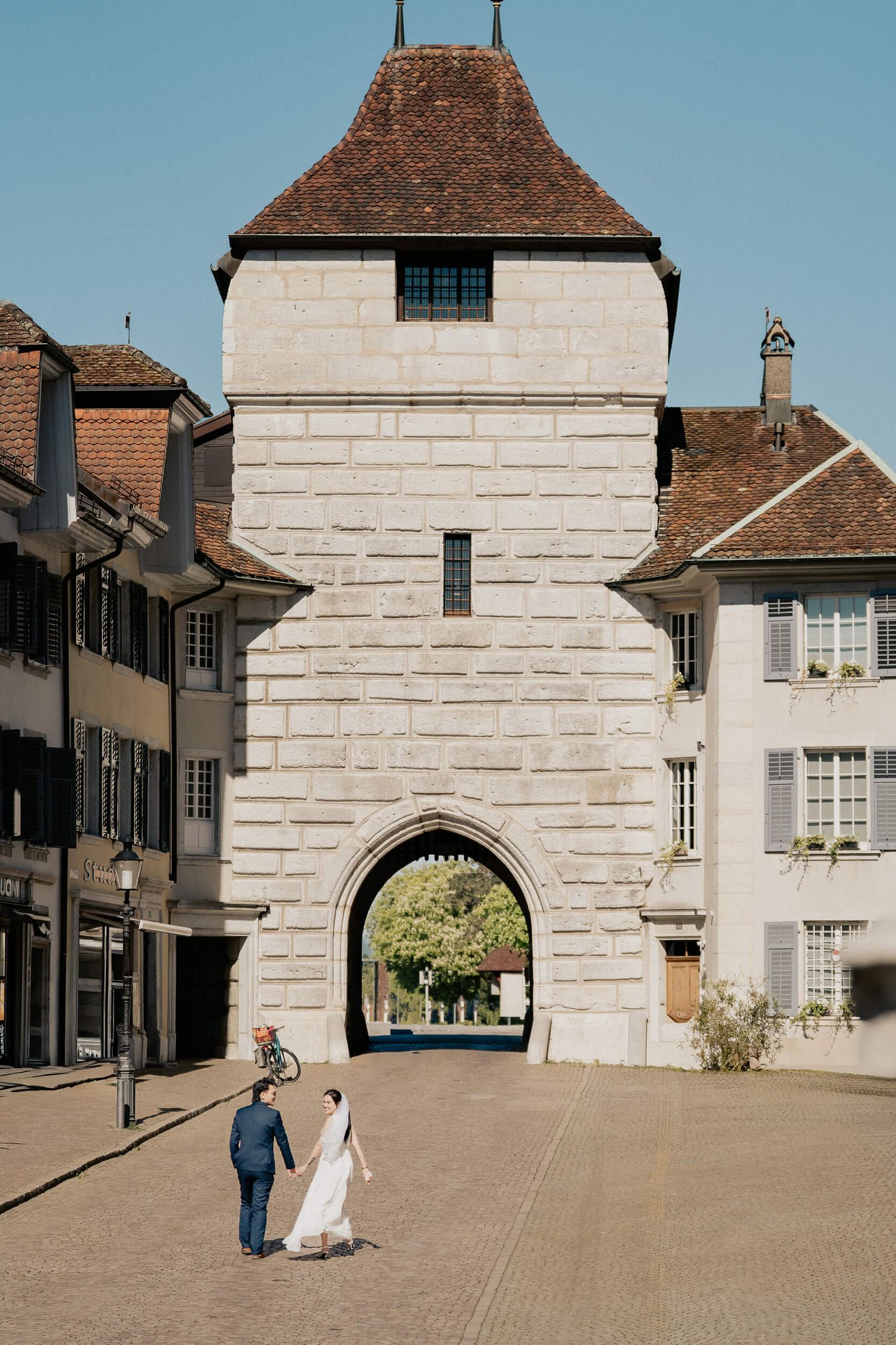 Fotografie am Basler Tor in Solothurn, Hochzeitsfotografie in Solothurn, Paarfotografie am Basler Tor