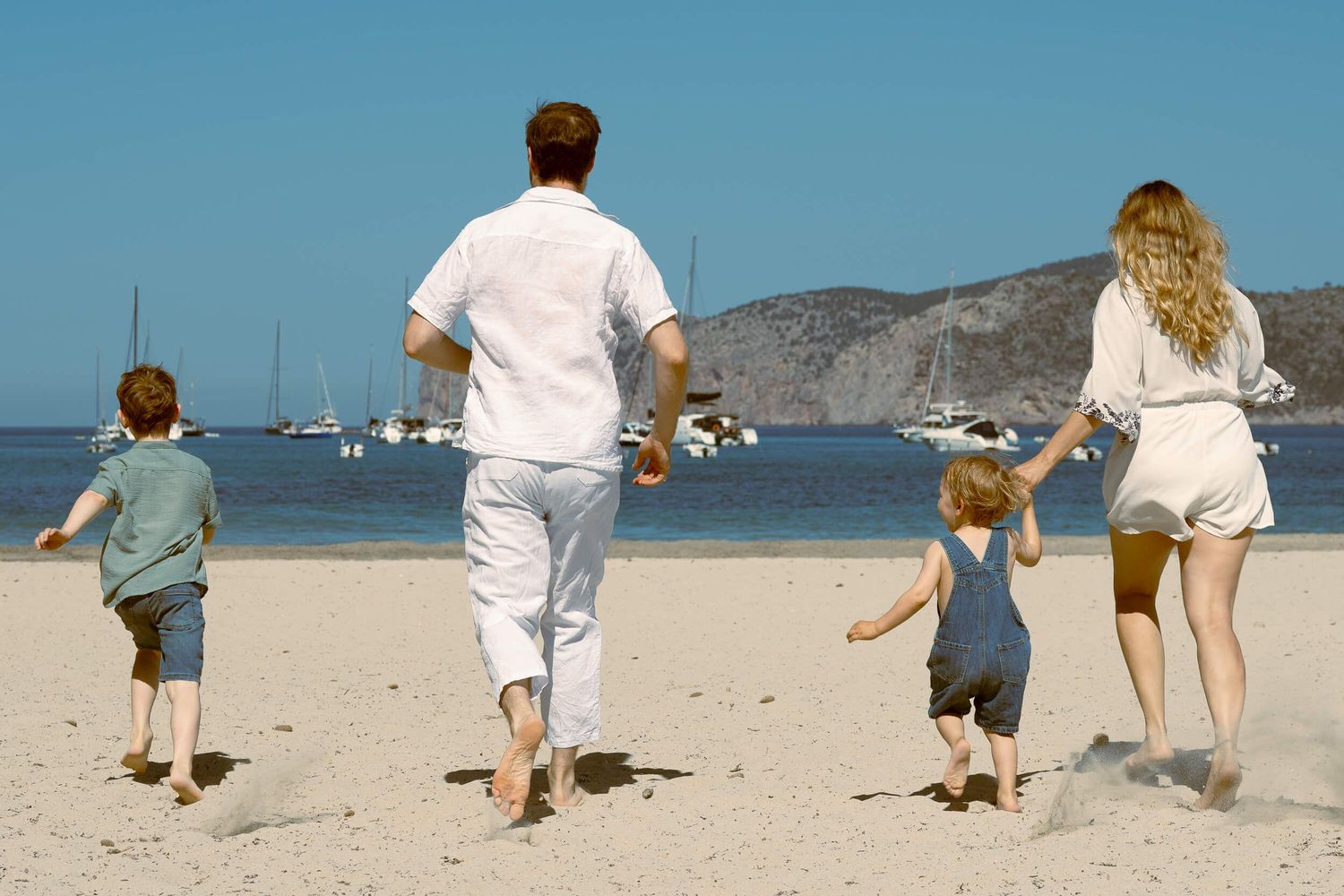 Family portraits by the water Mallorca, cinematic photography, Sofi Ammann, zurich family photography