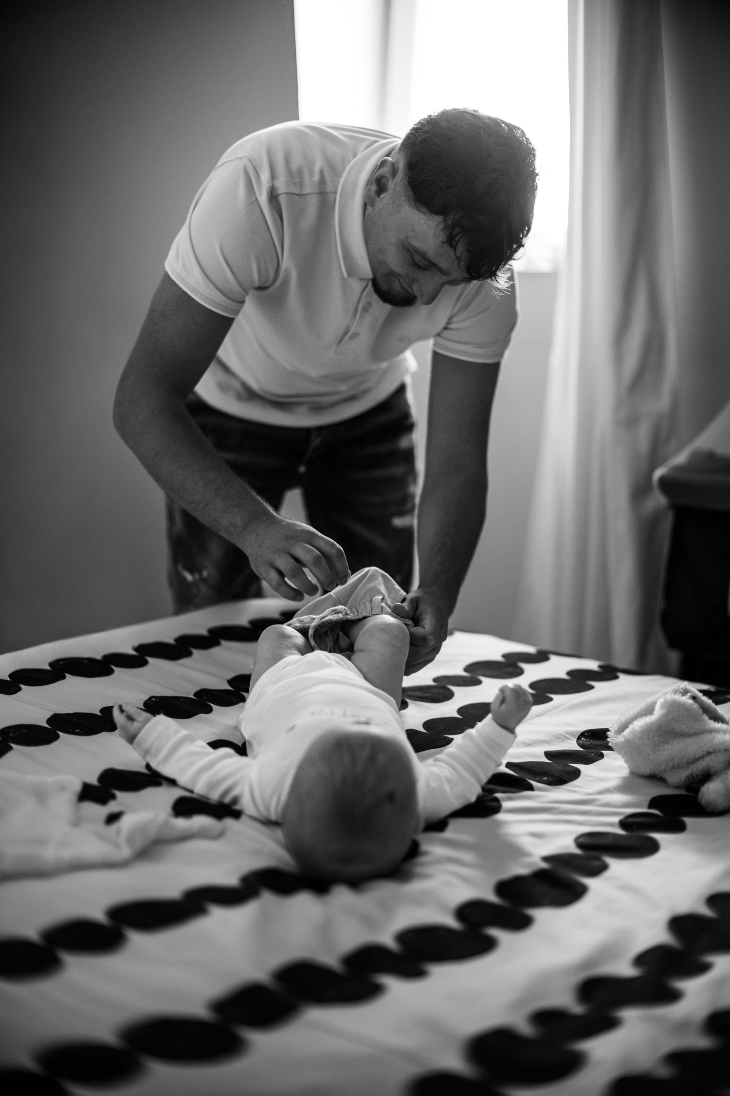 Photographie de bébé noir et blanc