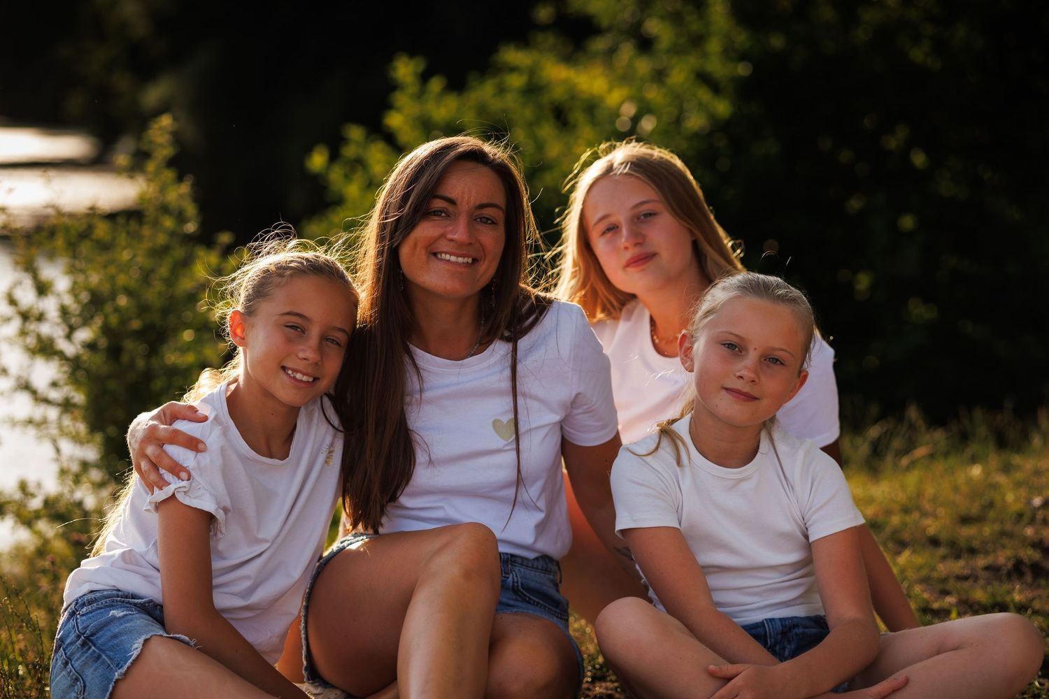 Photographe professionnel à Lille pour une séance famille en pleine nature avec des émotions spontanées