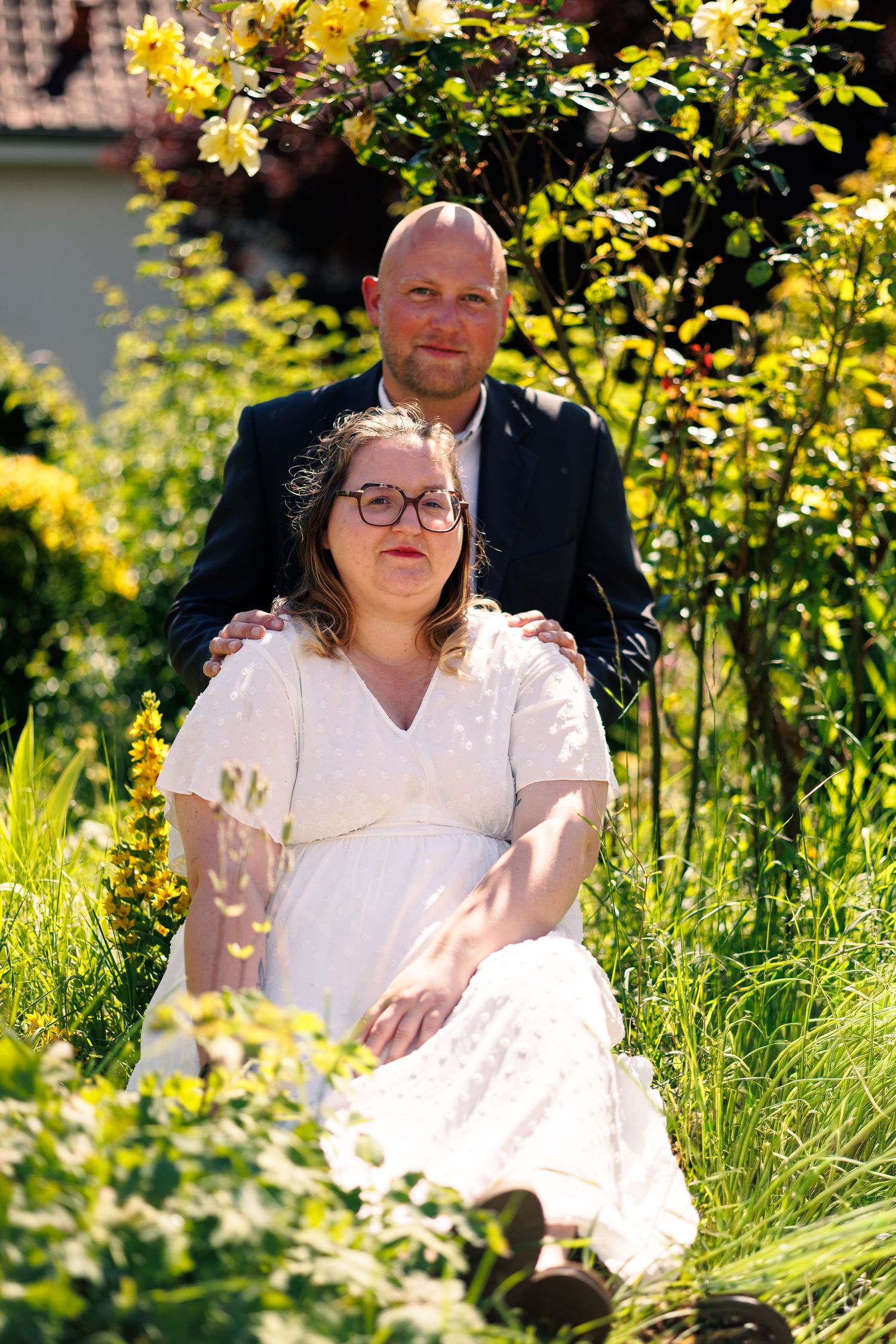Échange des alliances lors d’une cérémonie de mariage photographiée à Lille.