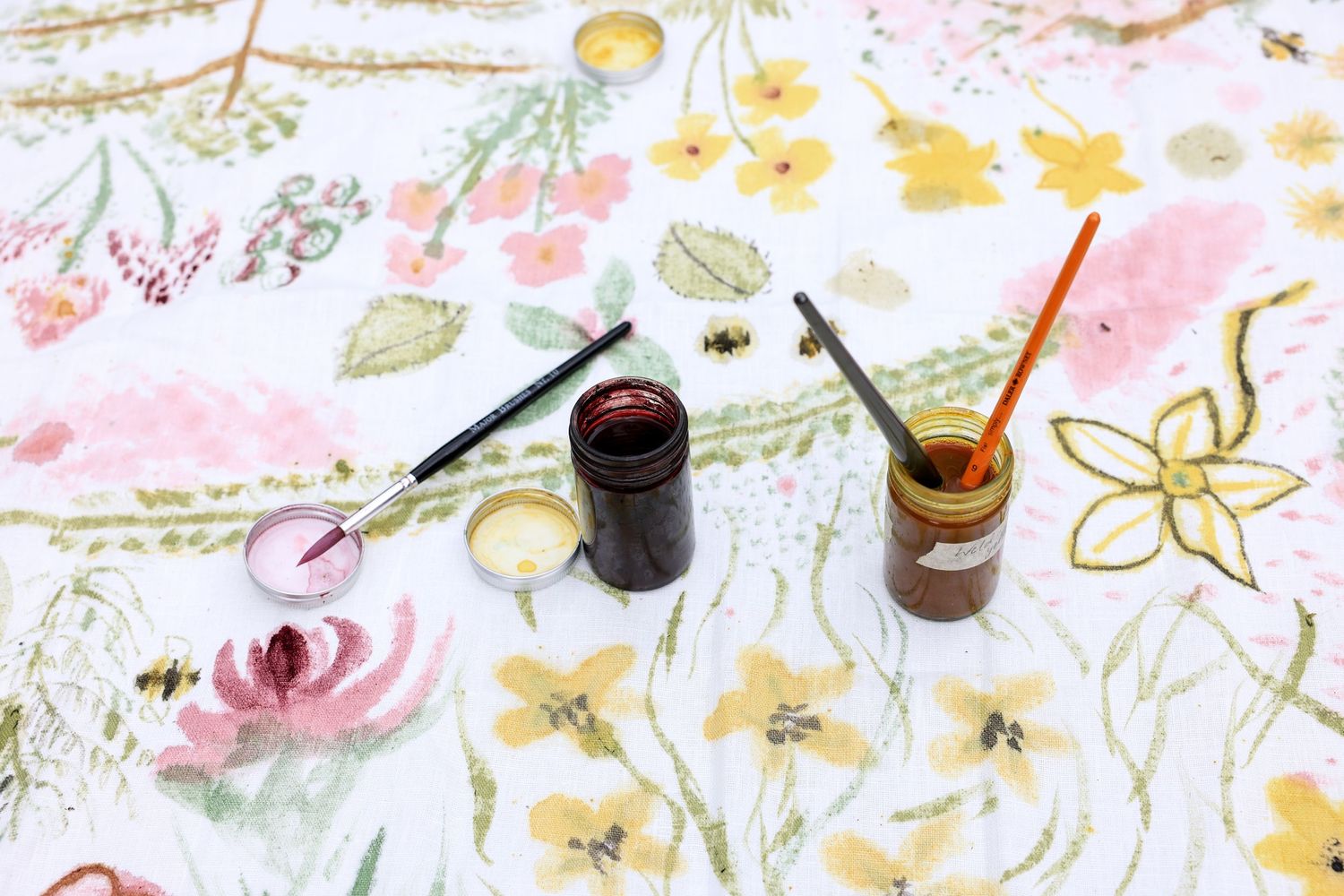 Paint brush and painted textile using natural dye inks