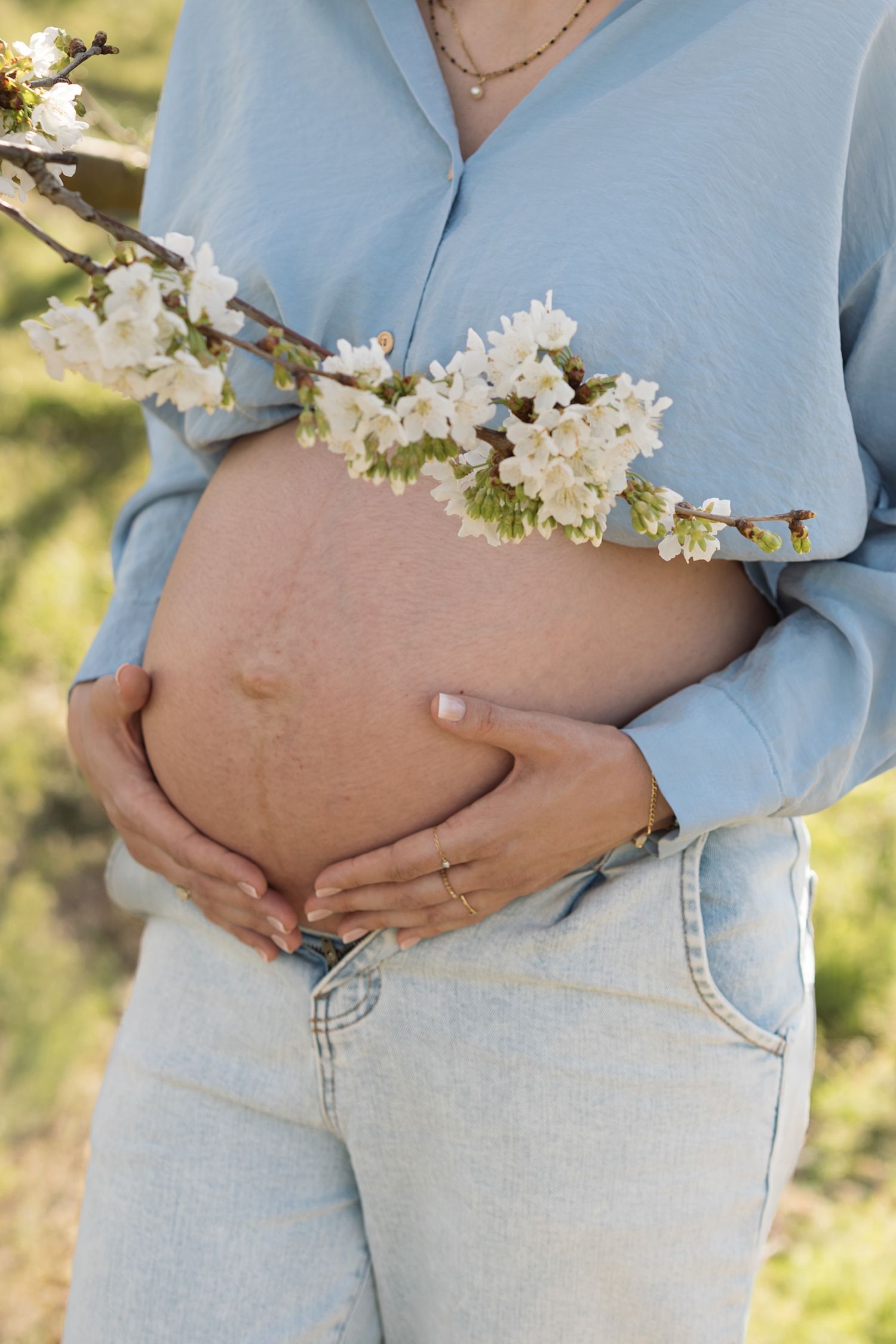 Séance photo grossesse naturelle en Provence