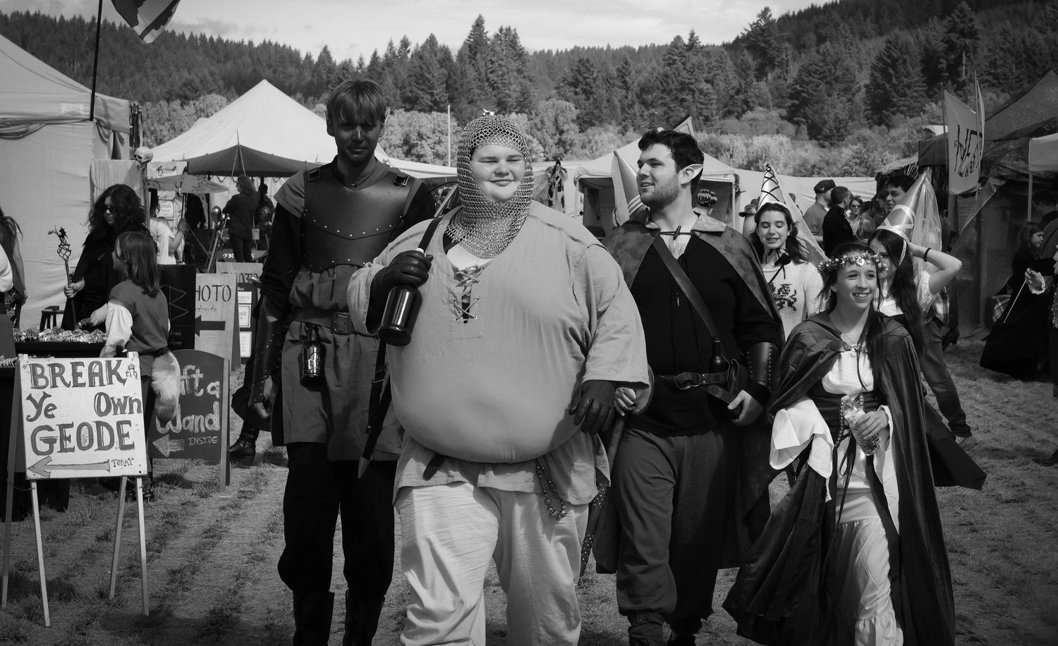 Shrewsbury Renfair - group of fair-goers