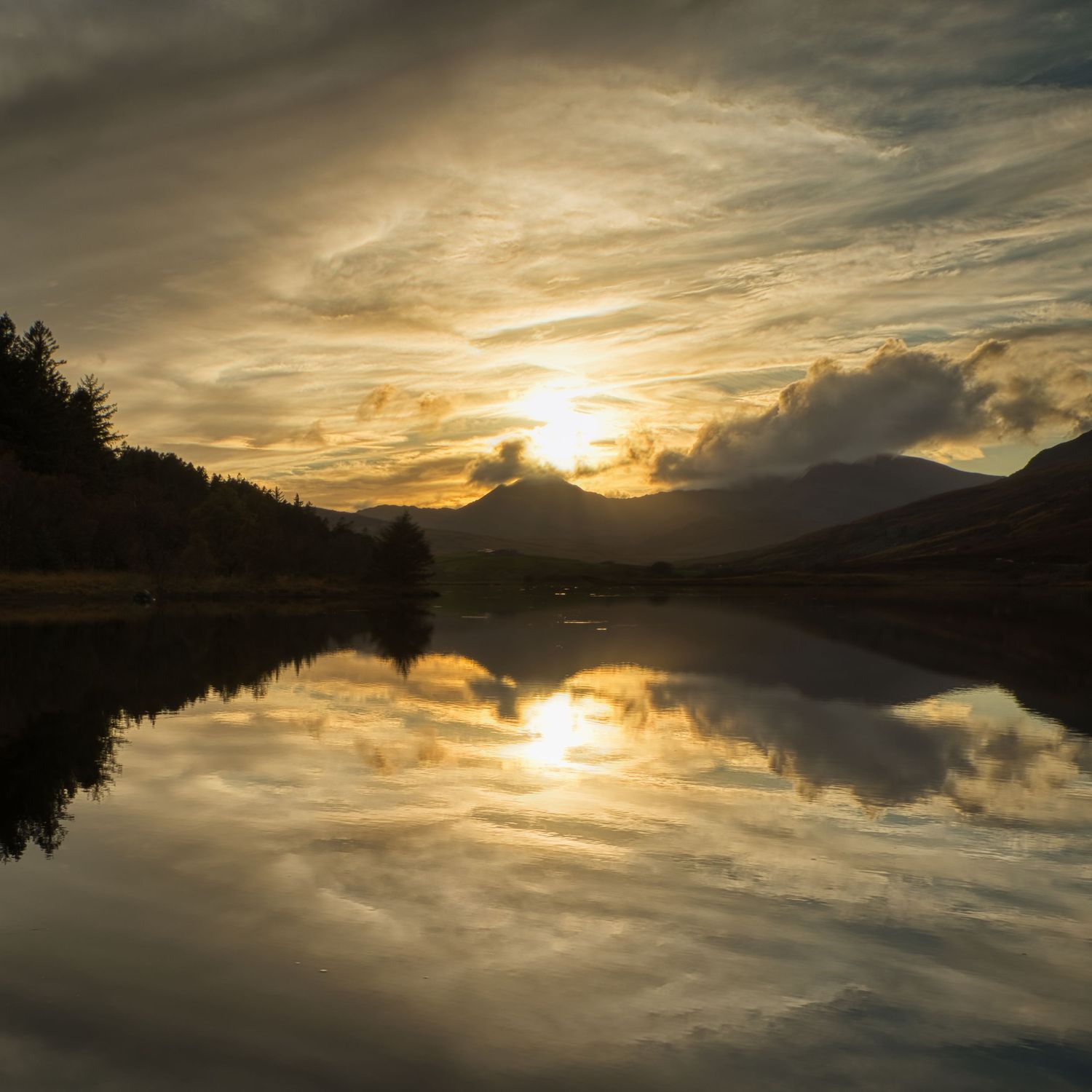 The lovely view along to Yr Wyddfa from Plas y Brenin