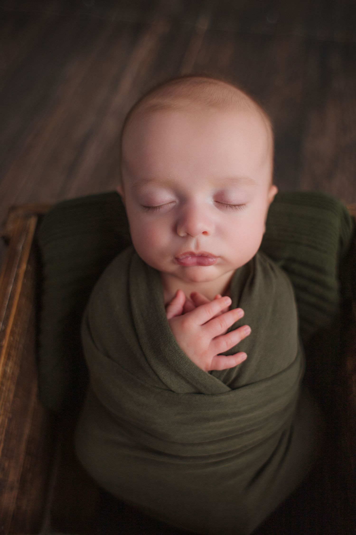 Timeless studio newborn photo of baby wrapped in soft neutrals – Fairchild Photo Co Springfield MO