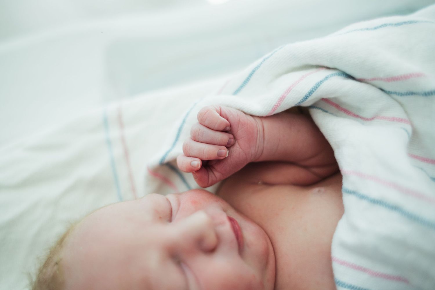 newborn baby fingers close up in hospital Fresh 48 session Springfield MO