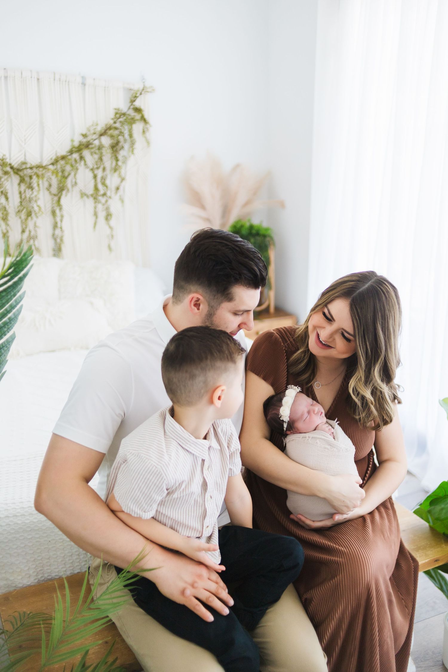 Family of four snuggling during newborn session – Share 417 studio in Springfield MO